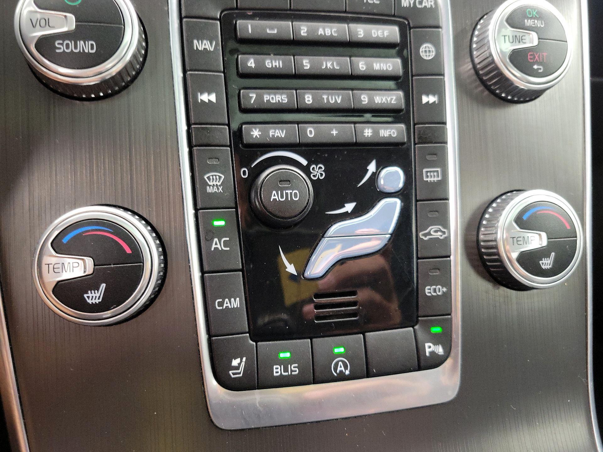Thumbnail: 2015 Volvo S60 - 17