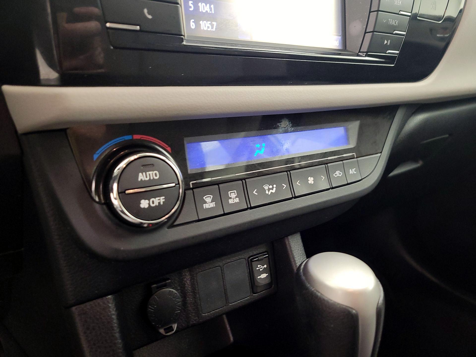 Thumbnail: 2016 Toyota Corolla - 16