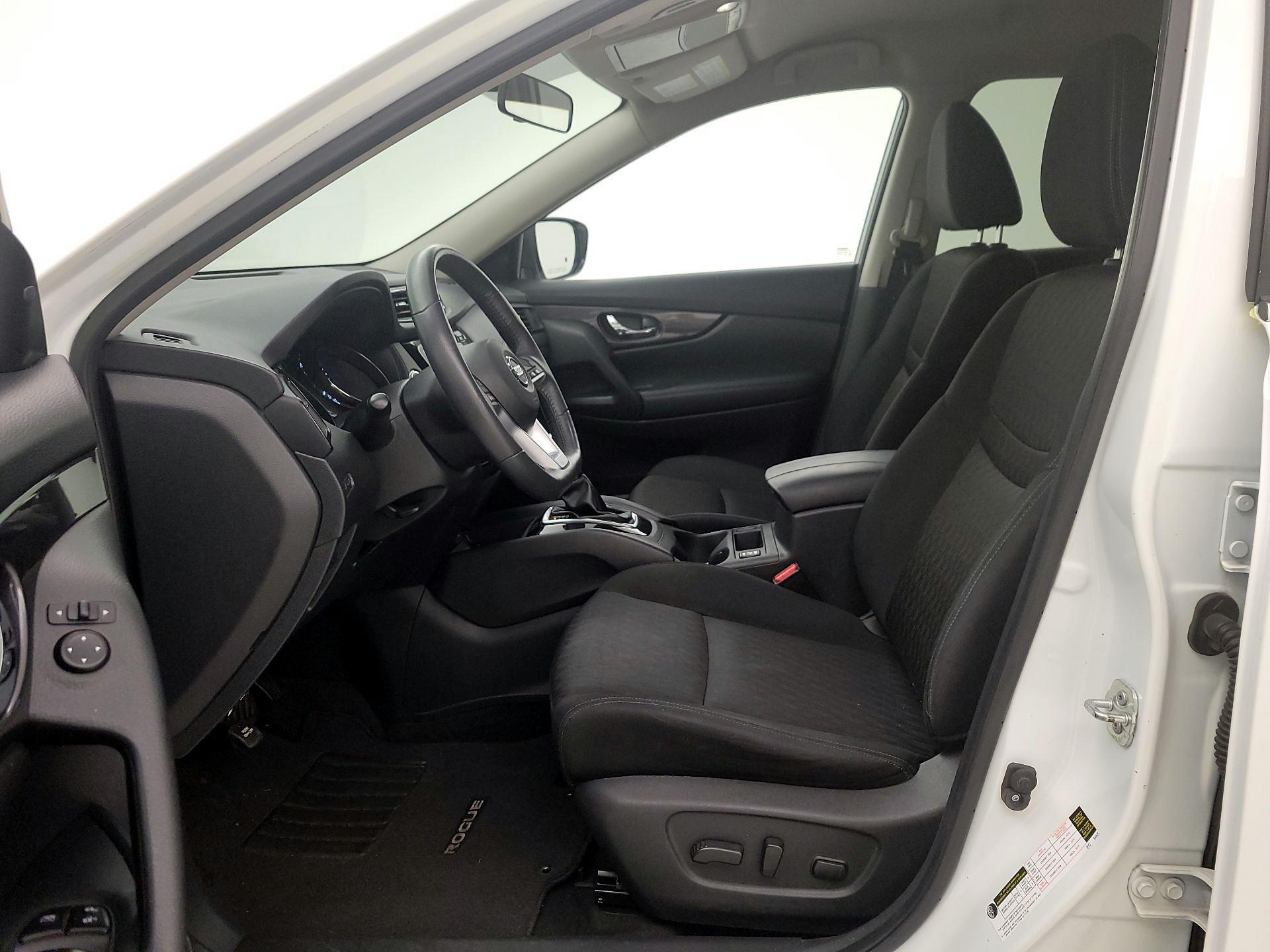 Thumbnail: 2017 Nissan Rogue - 9