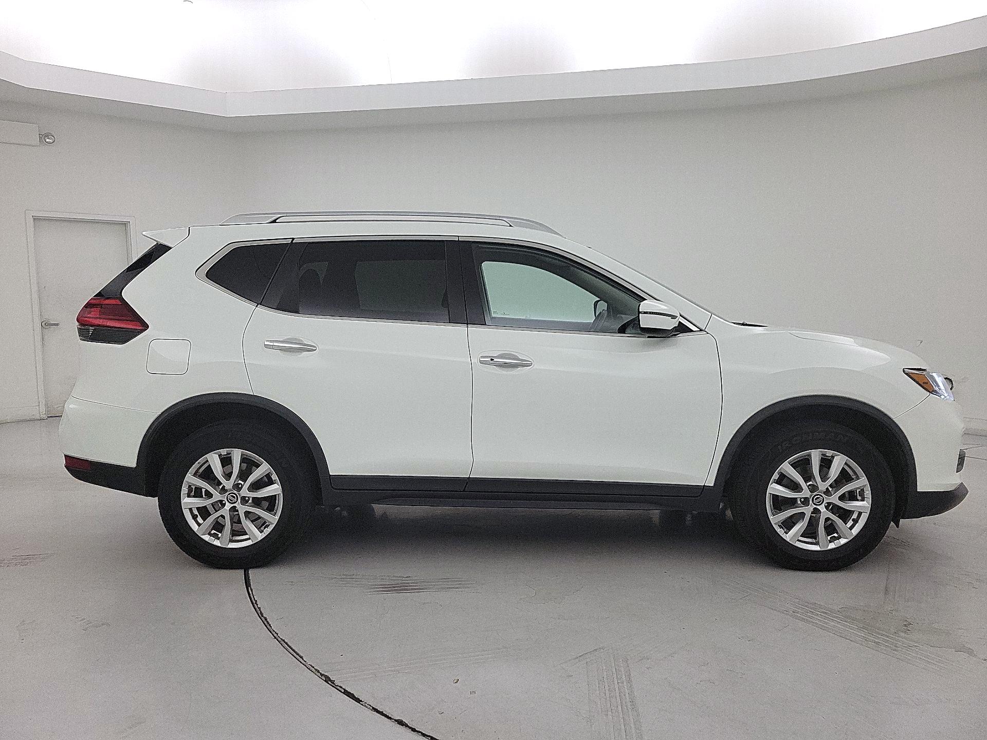 Thumbnail: 2017 Nissan Rogue - 4