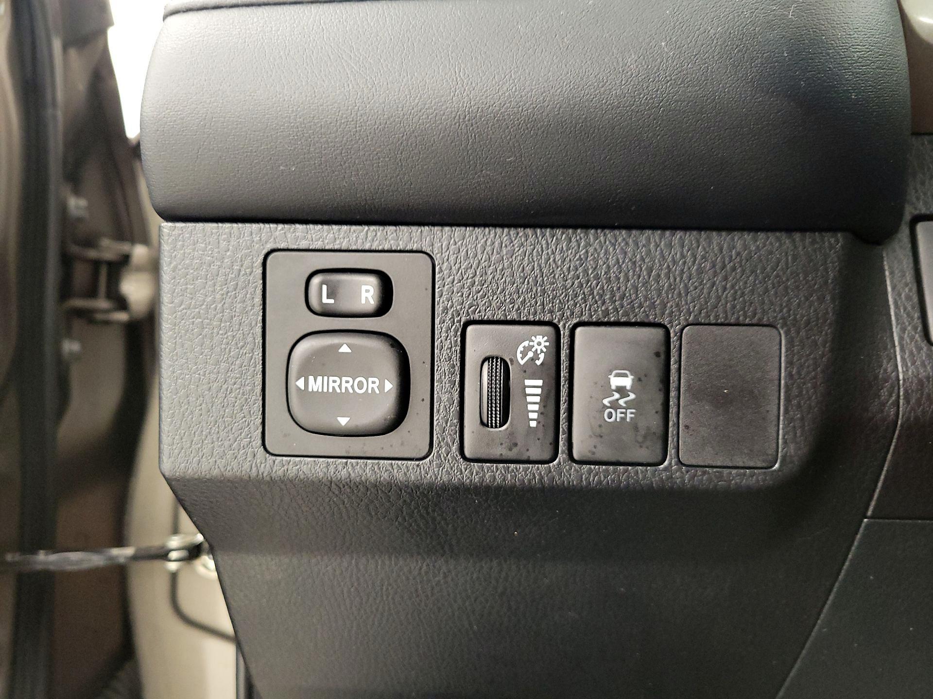 Thumbnail: 2015 Toyota RAV4 - 13