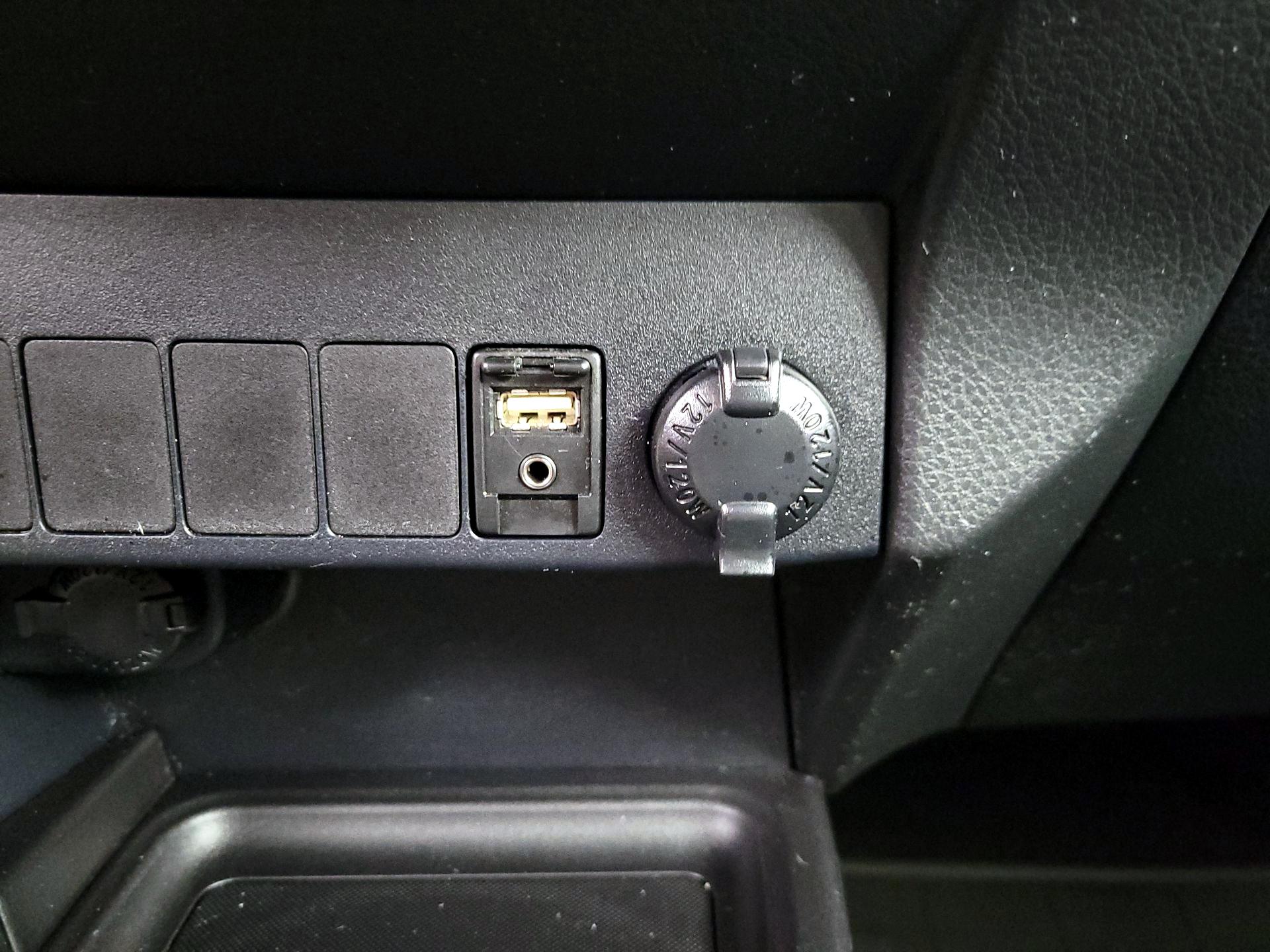 Thumbnail: 2015 Toyota RAV4 - 18