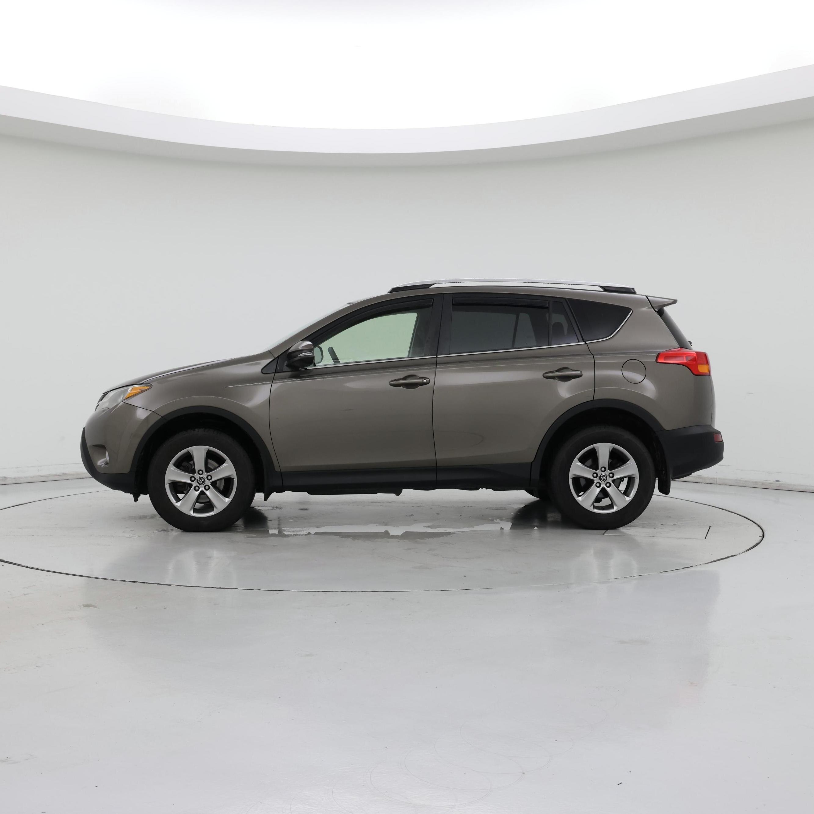 Thumbnail: 2015 Toyota RAV4 - 3