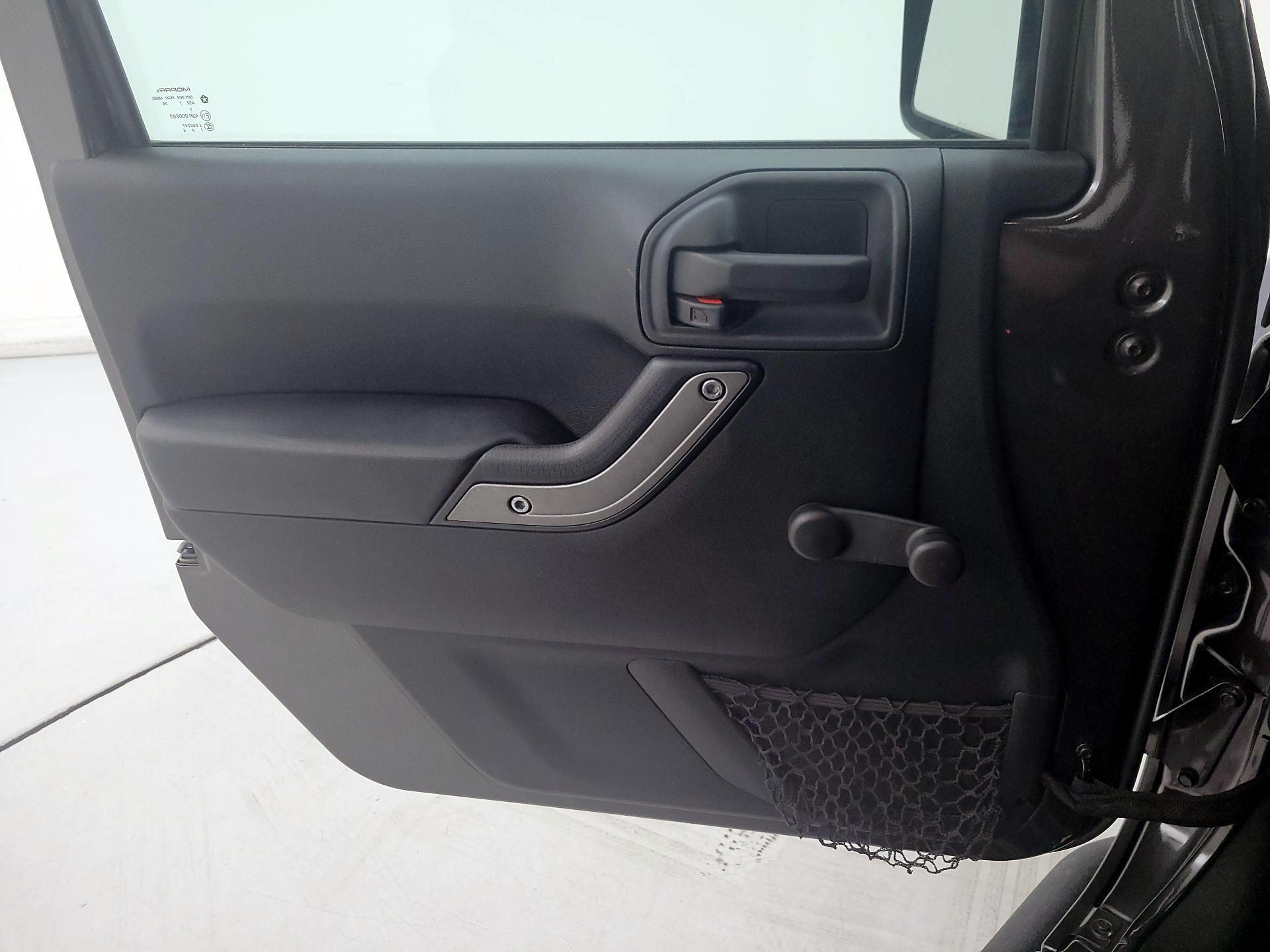 Thumbnail: 2017 Jeep Wrangler - 12