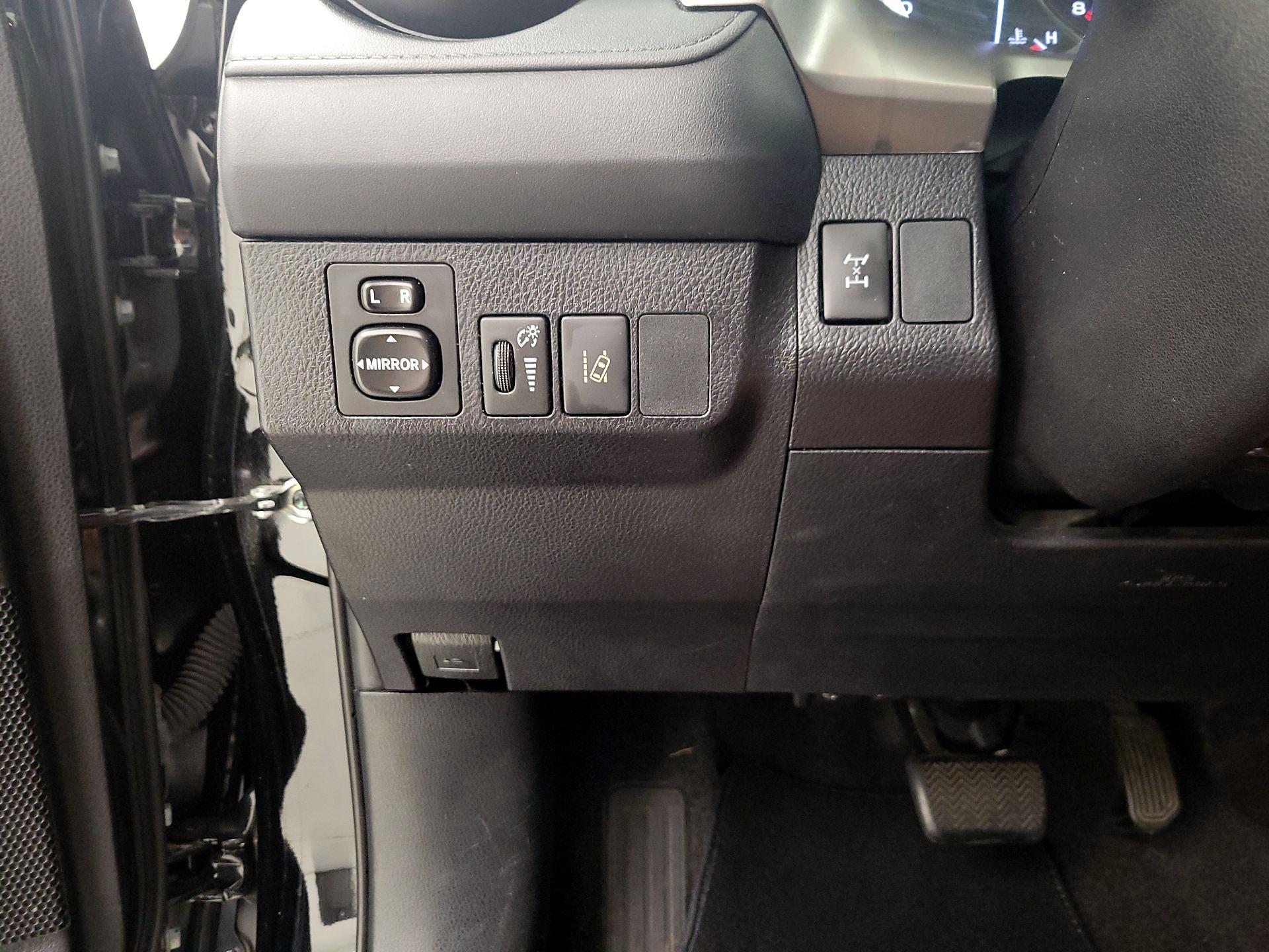 Thumbnail: 2017 Toyota RAV4 - 13
