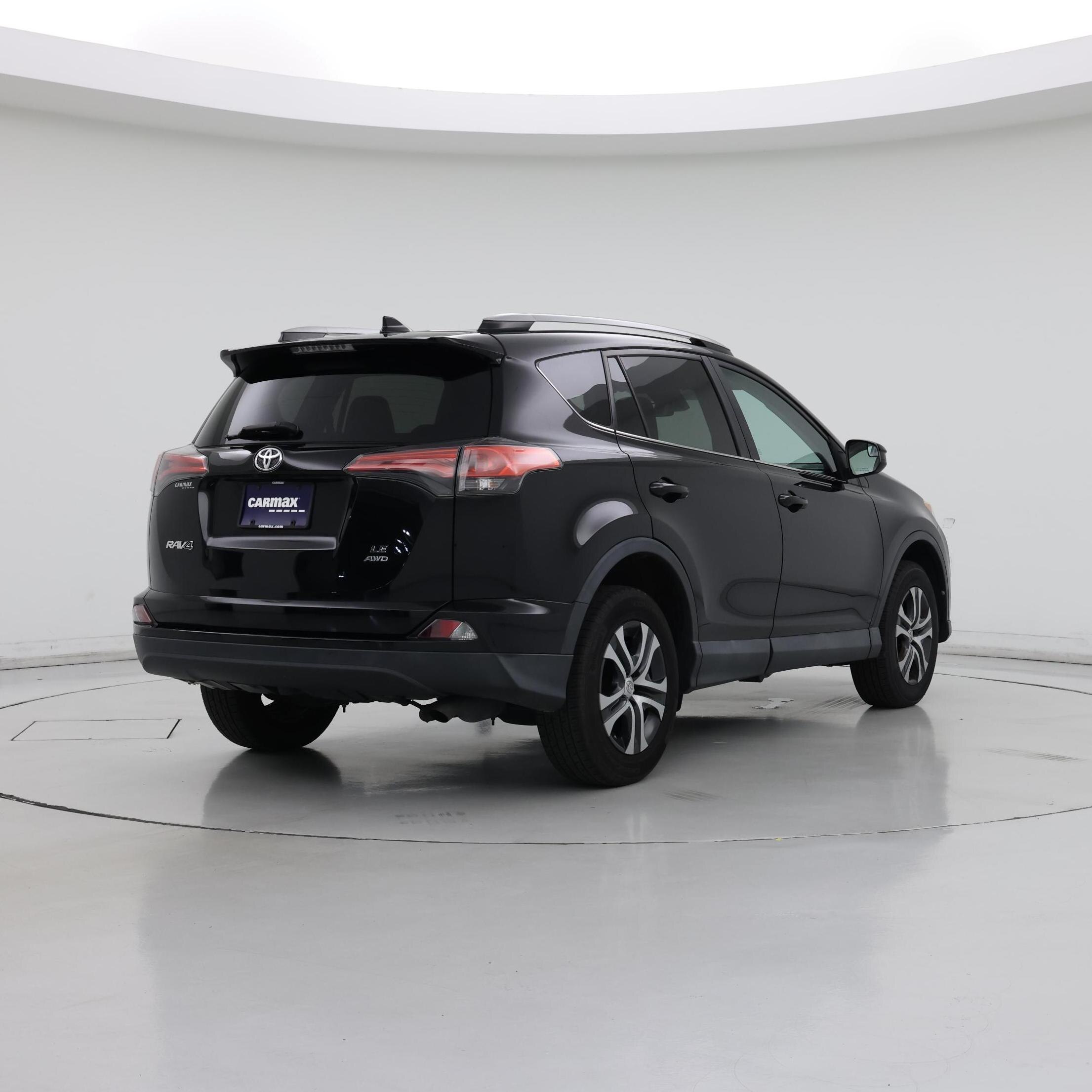 Thumbnail: 2017 Toyota RAV4 - 8