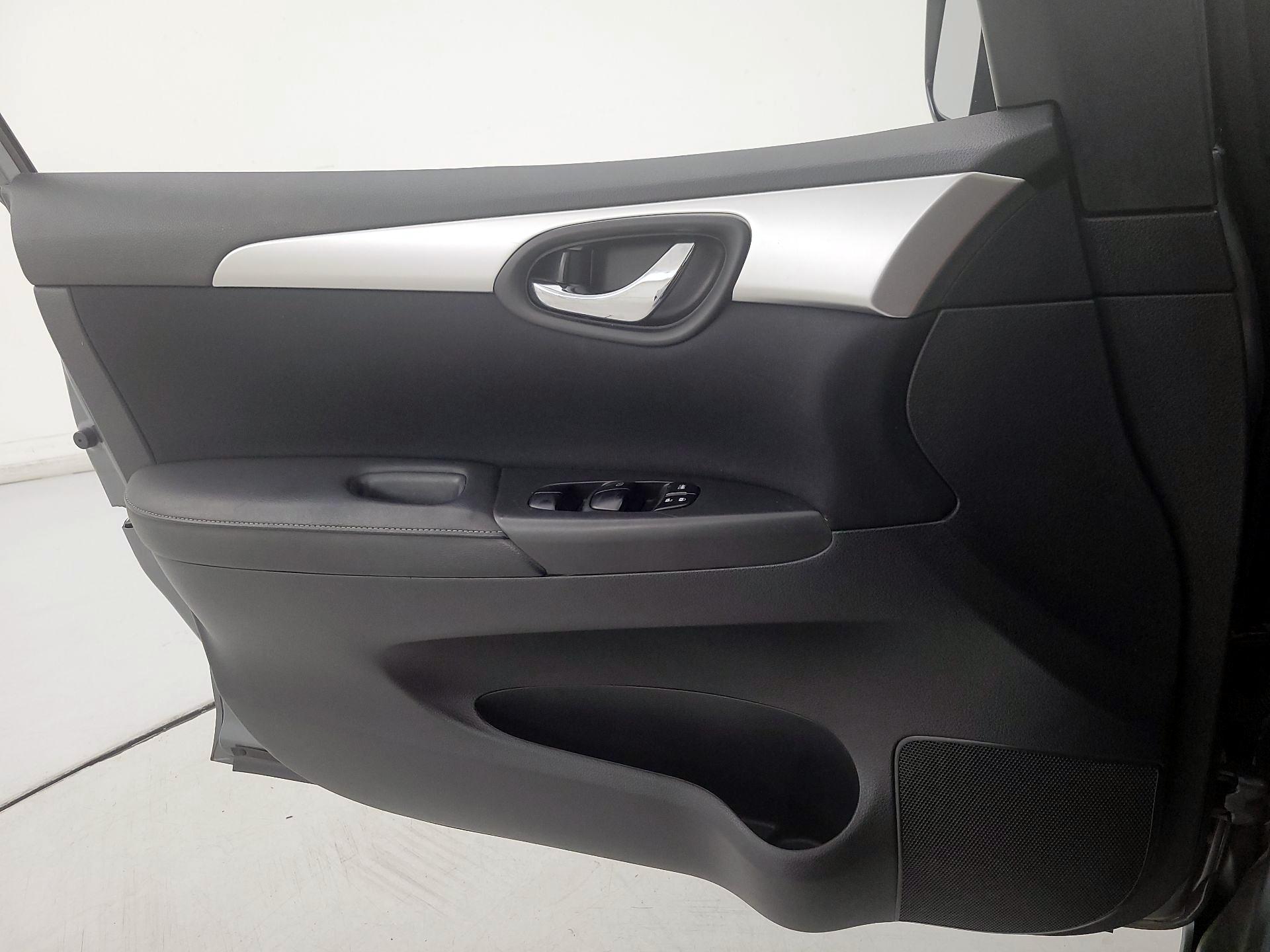 Thumbnail: 2017 Nissan Sentra - 12