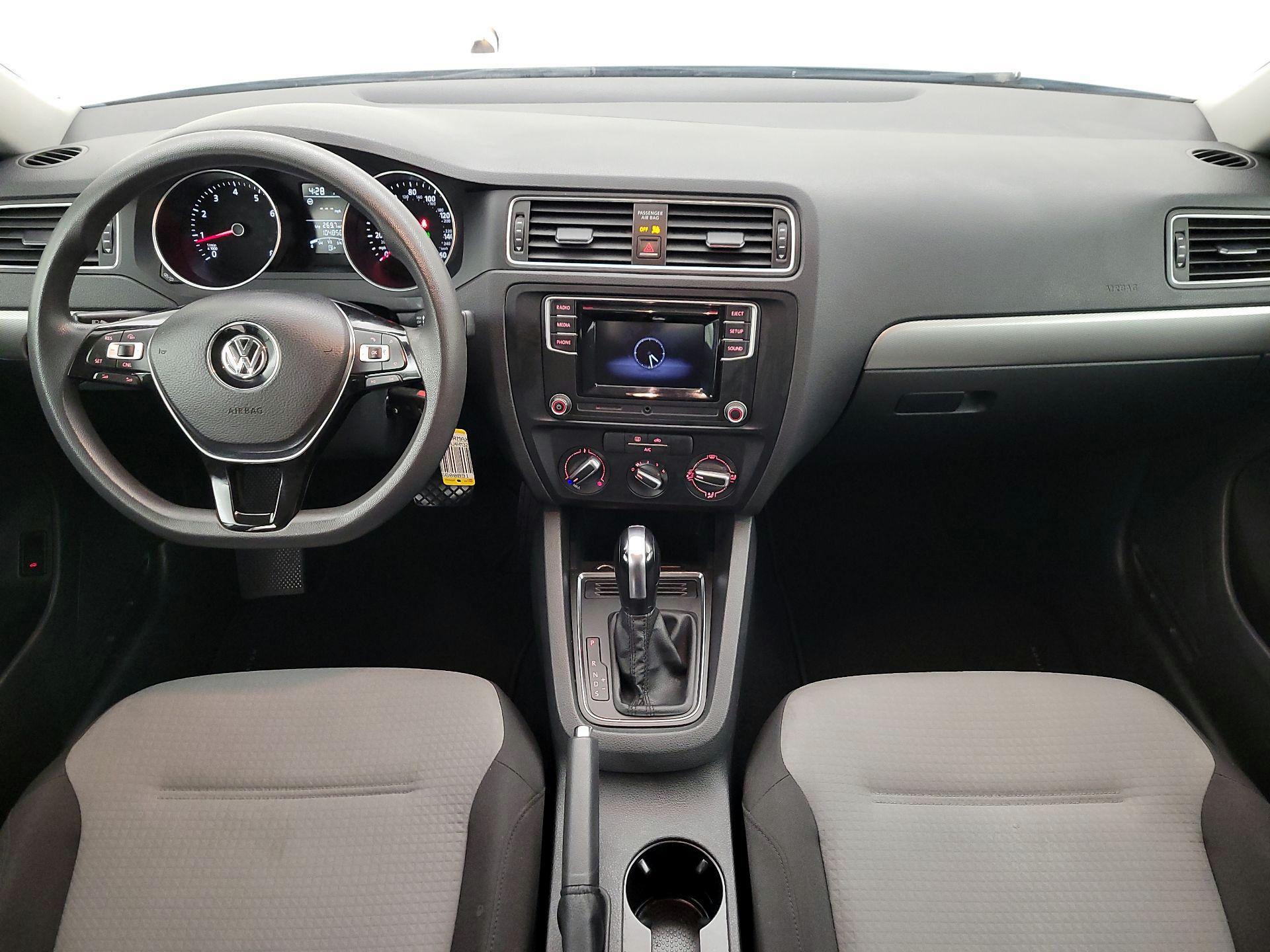 Thumbnail: 2017 Volkswagen Jetta - 9