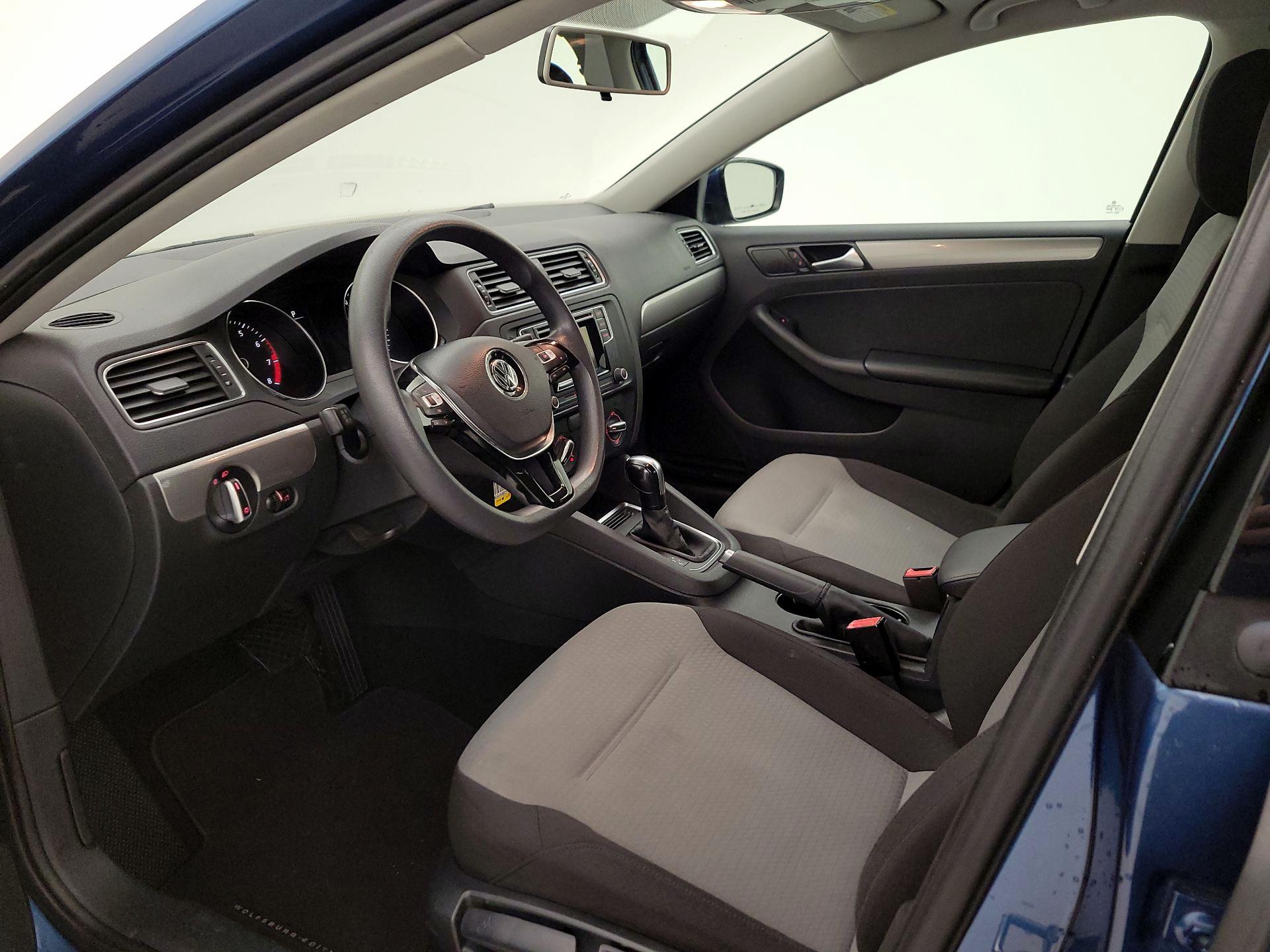Thumbnail: 2017 Volkswagen Jetta - 11