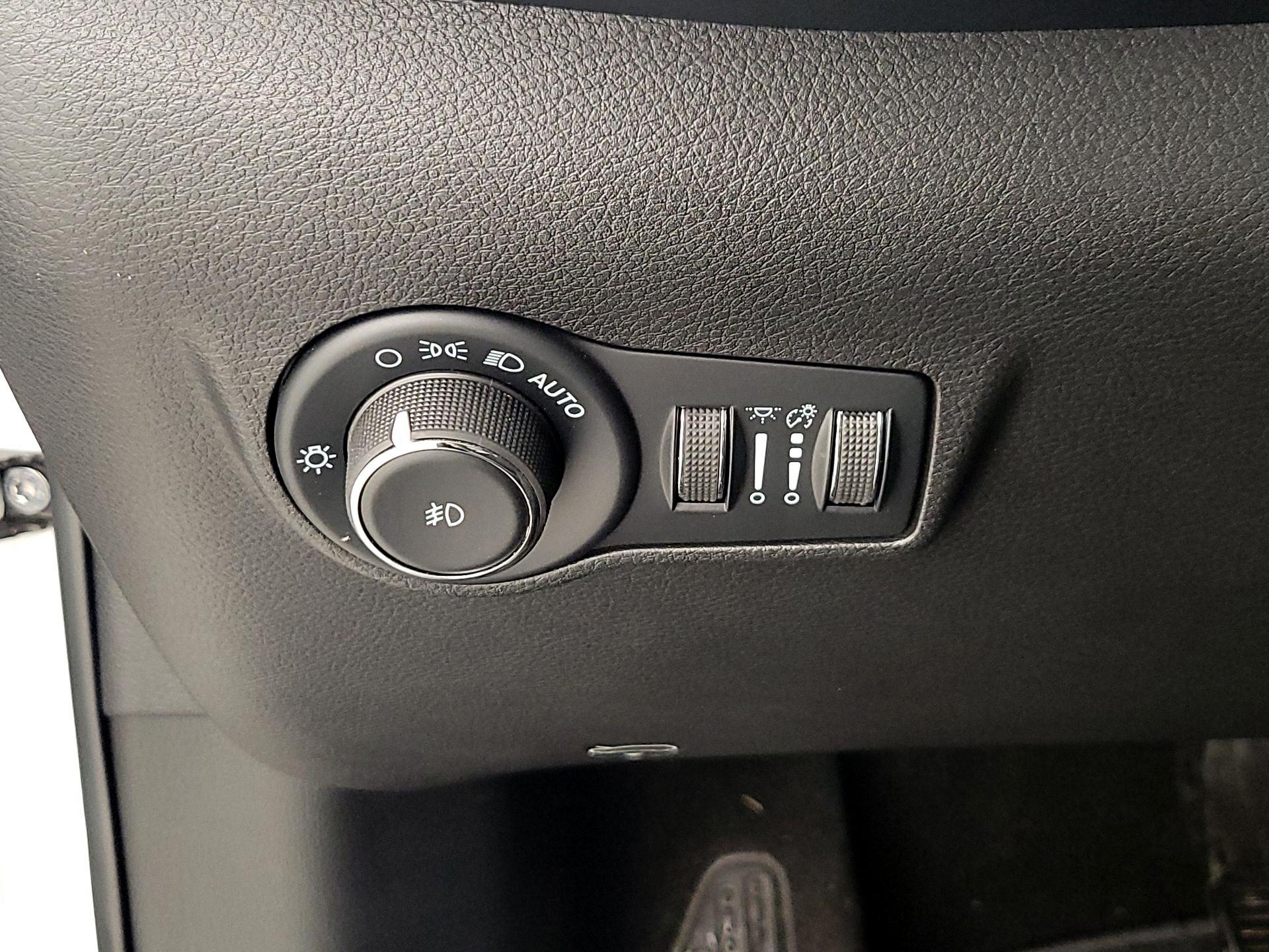Thumbnail: 2022 Jeep Compass - 13