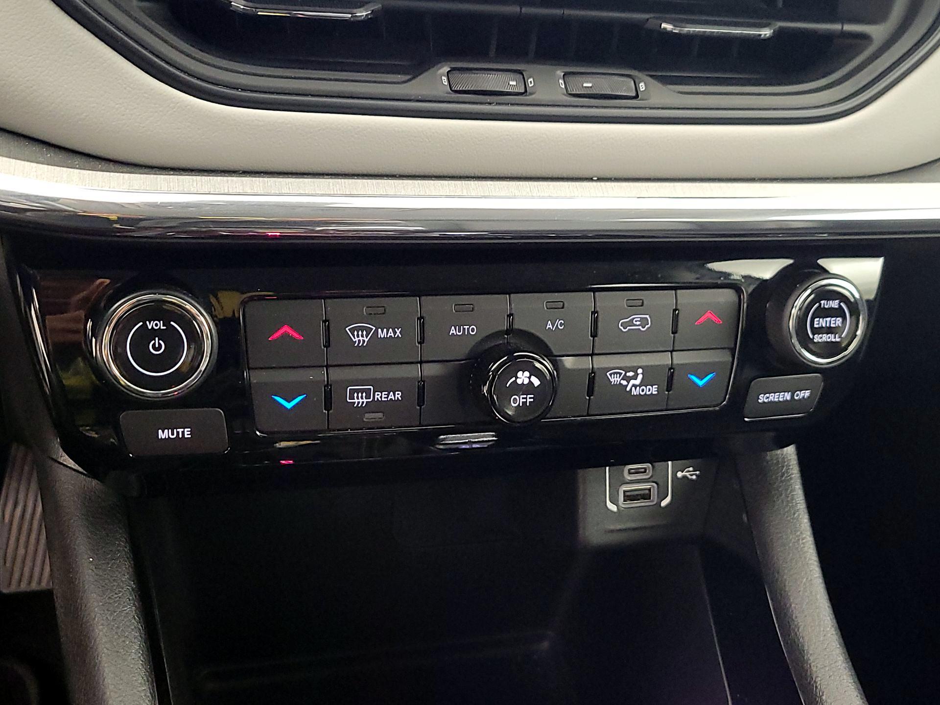 Thumbnail: 2022 Jeep Compass - 16
