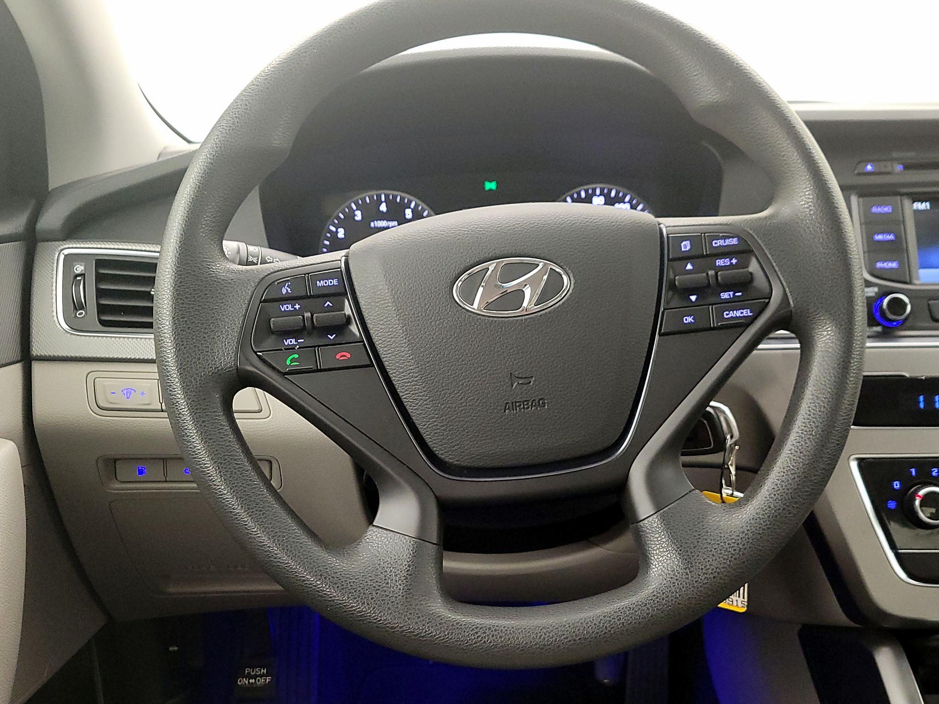 Thumbnail: 2015 Hyundai Sonata - 10