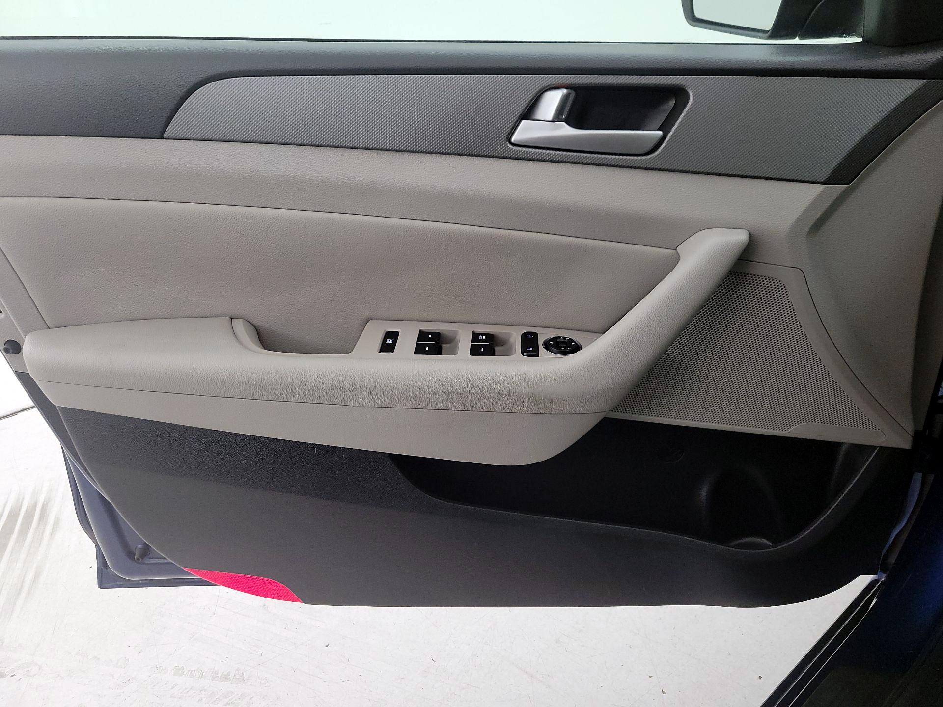 Thumbnail: 2015 Hyundai Sonata - 12