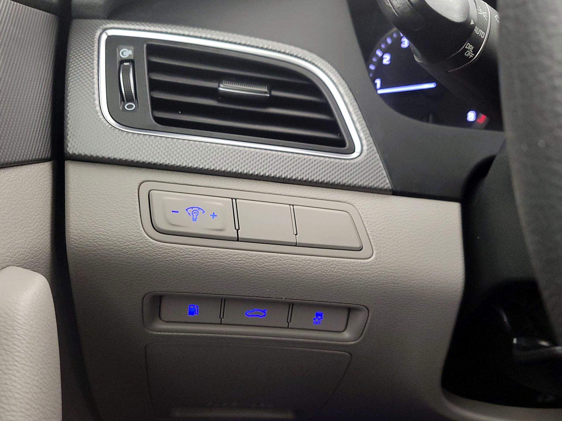 Thumbnail: 2015 Hyundai Sonata - 13