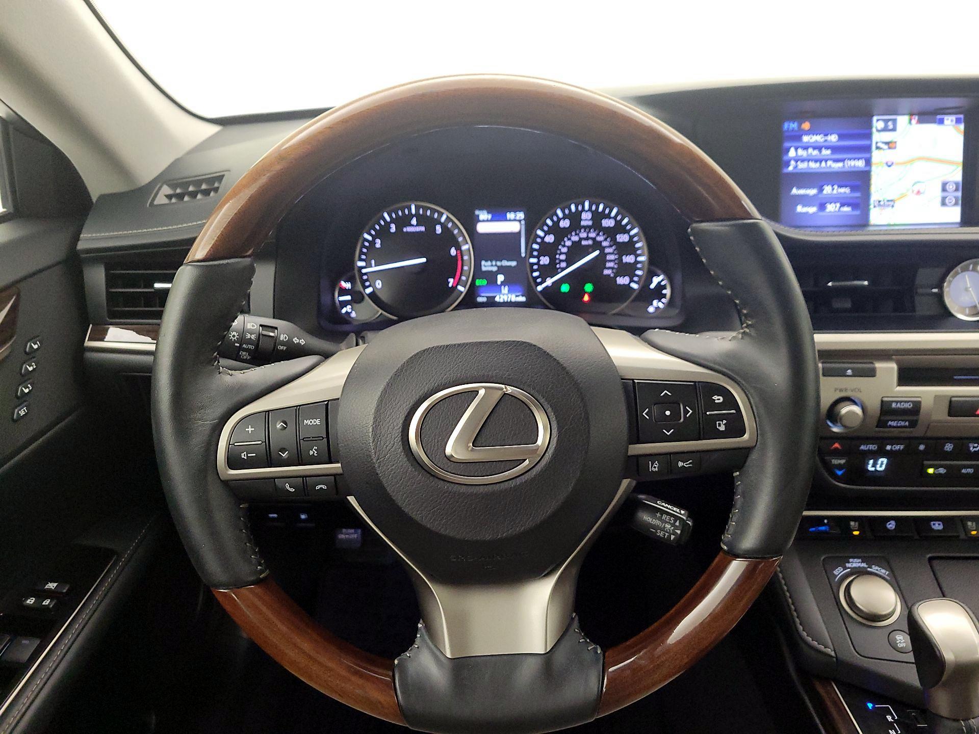 Thumbnail: 2016 Lexus ES - 10