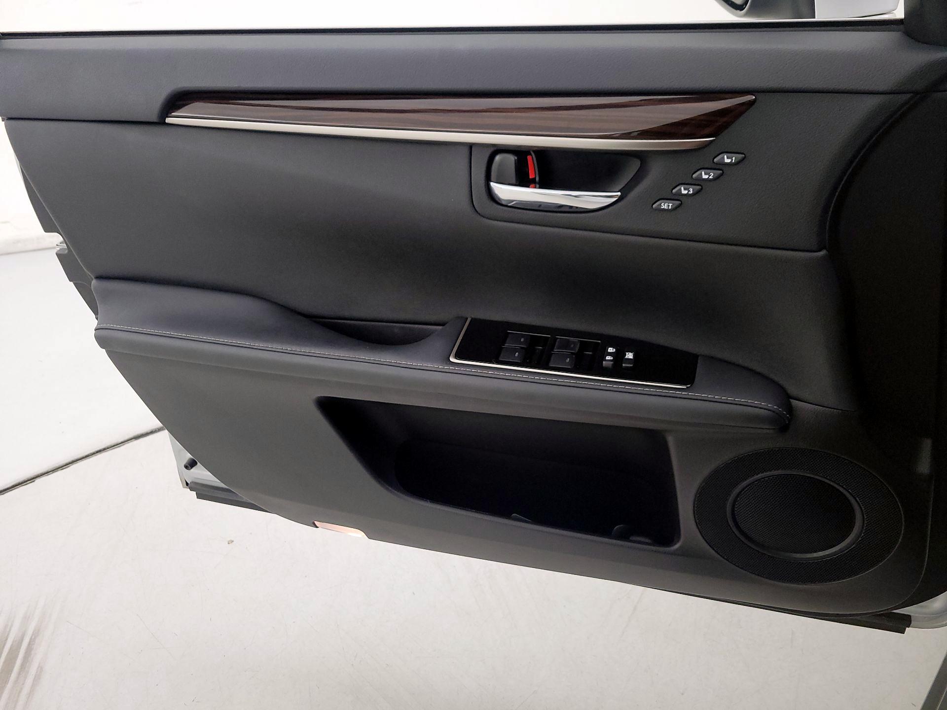Thumbnail: 2016 Lexus ES - 12