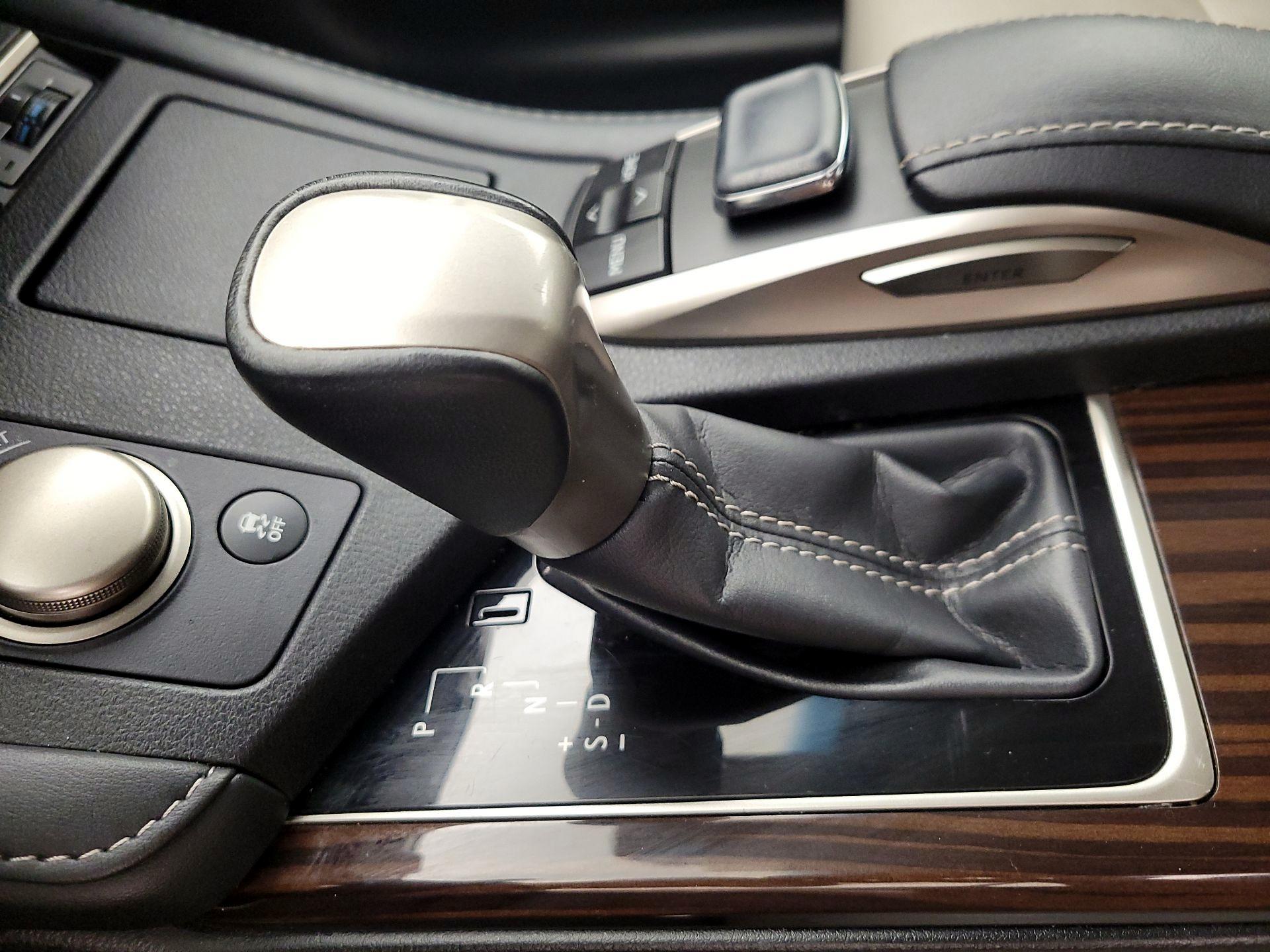 Thumbnail: 2016 Lexus ES - 18