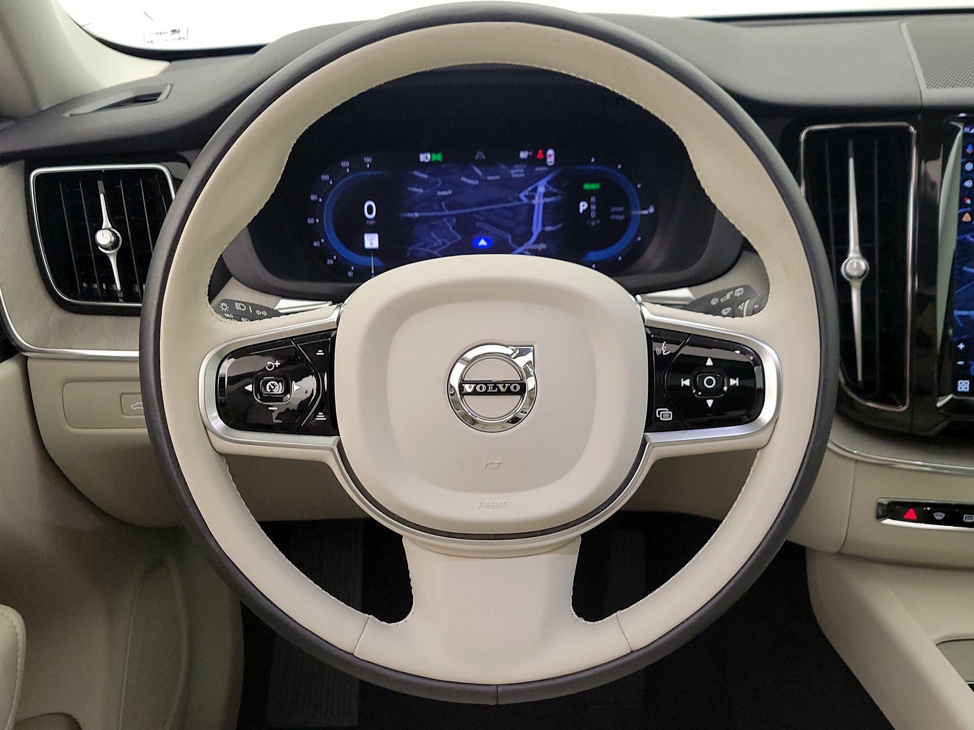 Thumbnail: 2023 Volvo XC60 - 10