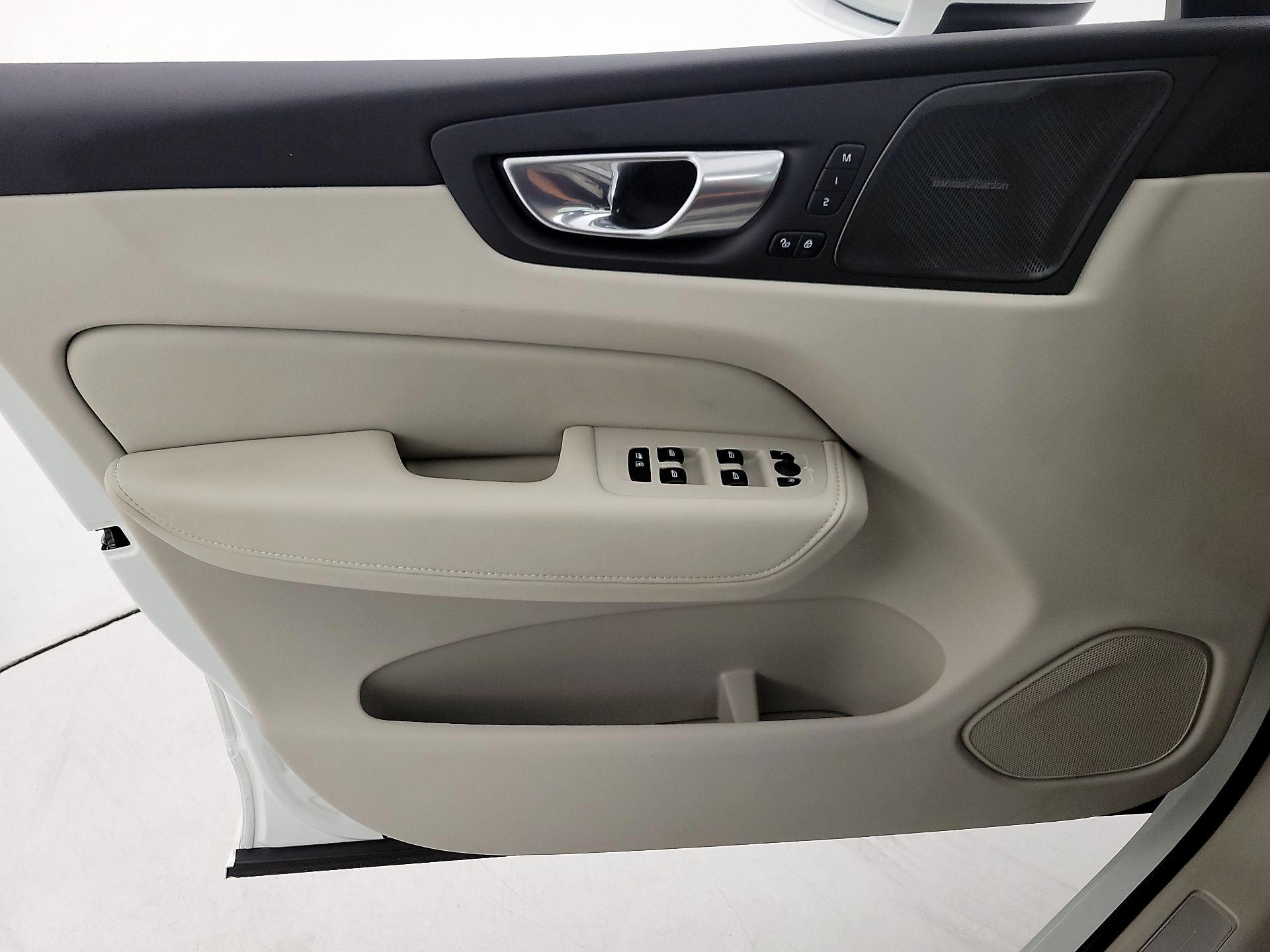 Thumbnail: 2023 Volvo XC60 - 12