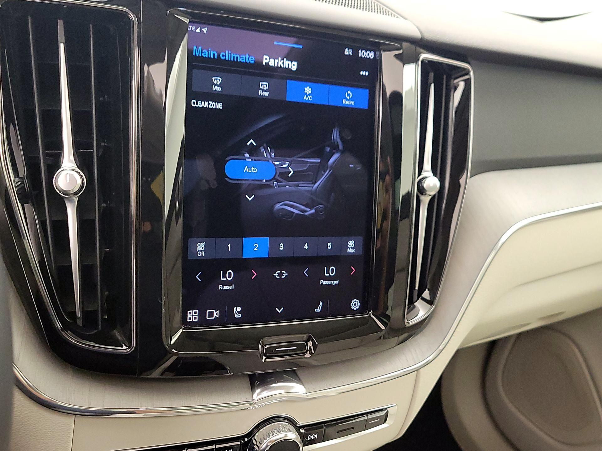 Thumbnail: 2023 Volvo XC60 - 17
