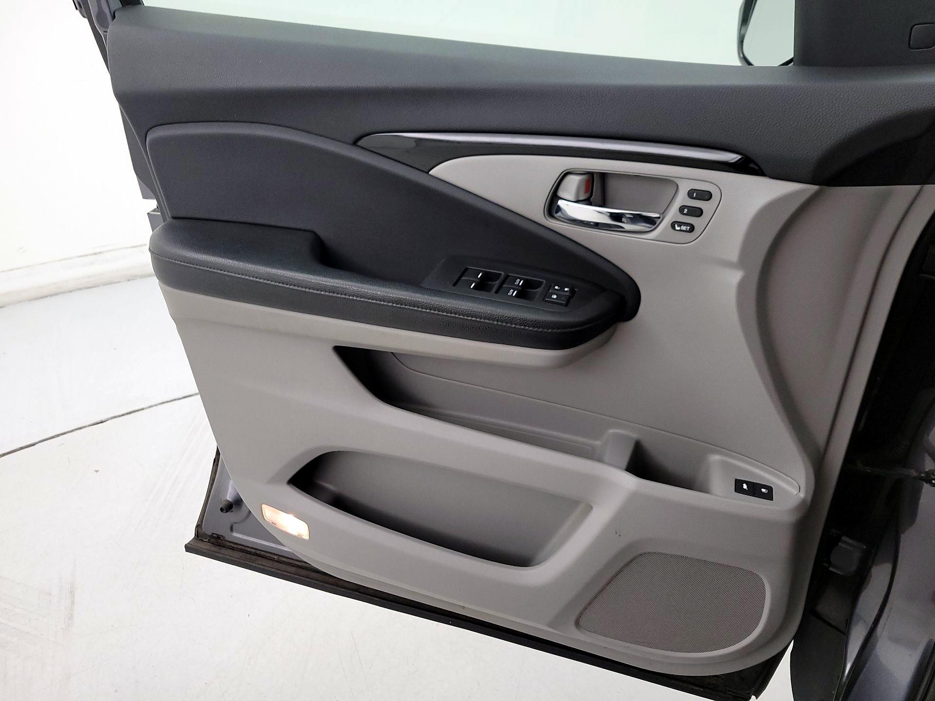 Thumbnail: 2016 Honda Pilot - 12
