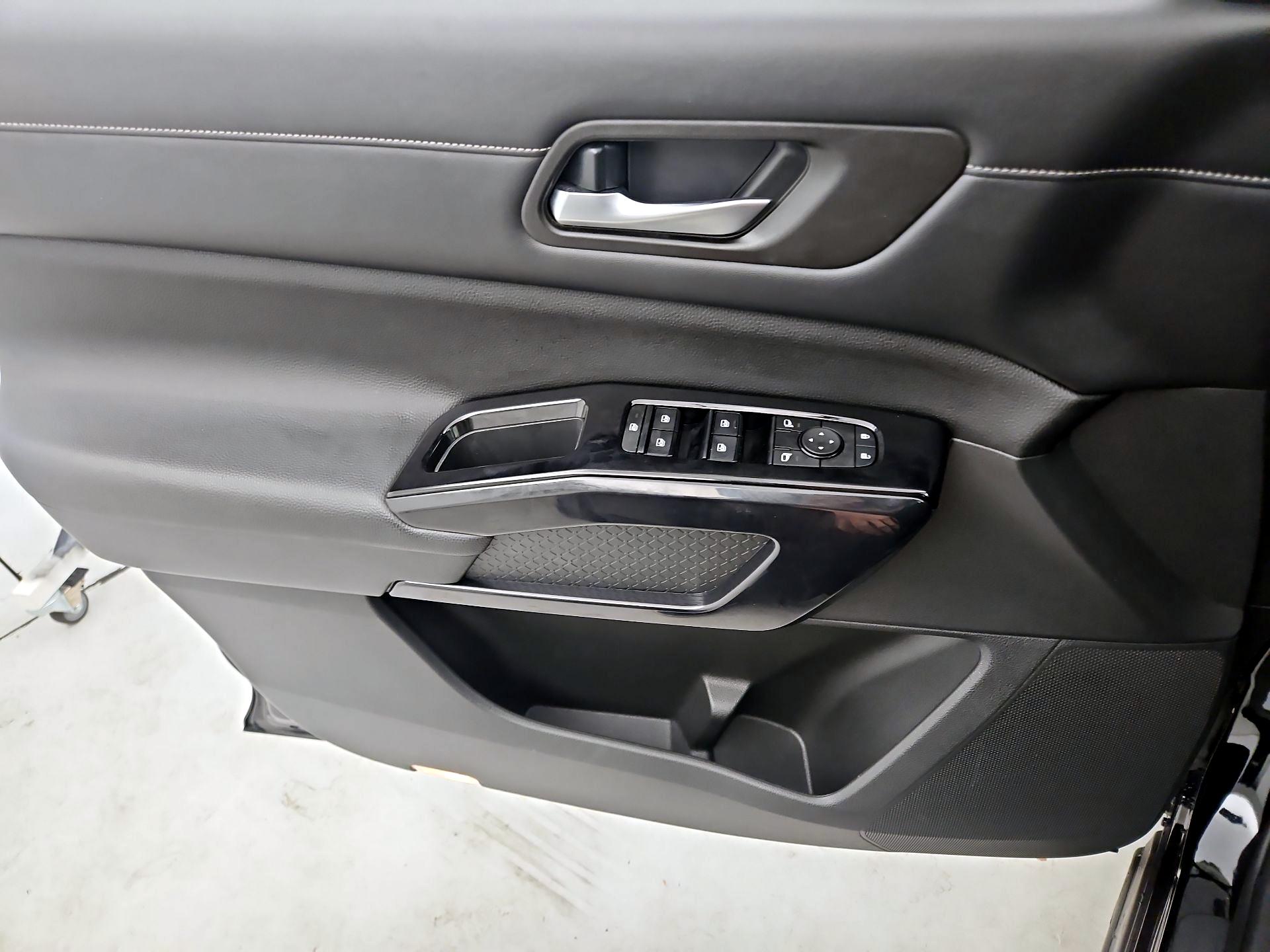 Thumbnail: 2022 Nissan Pathfinder - 12