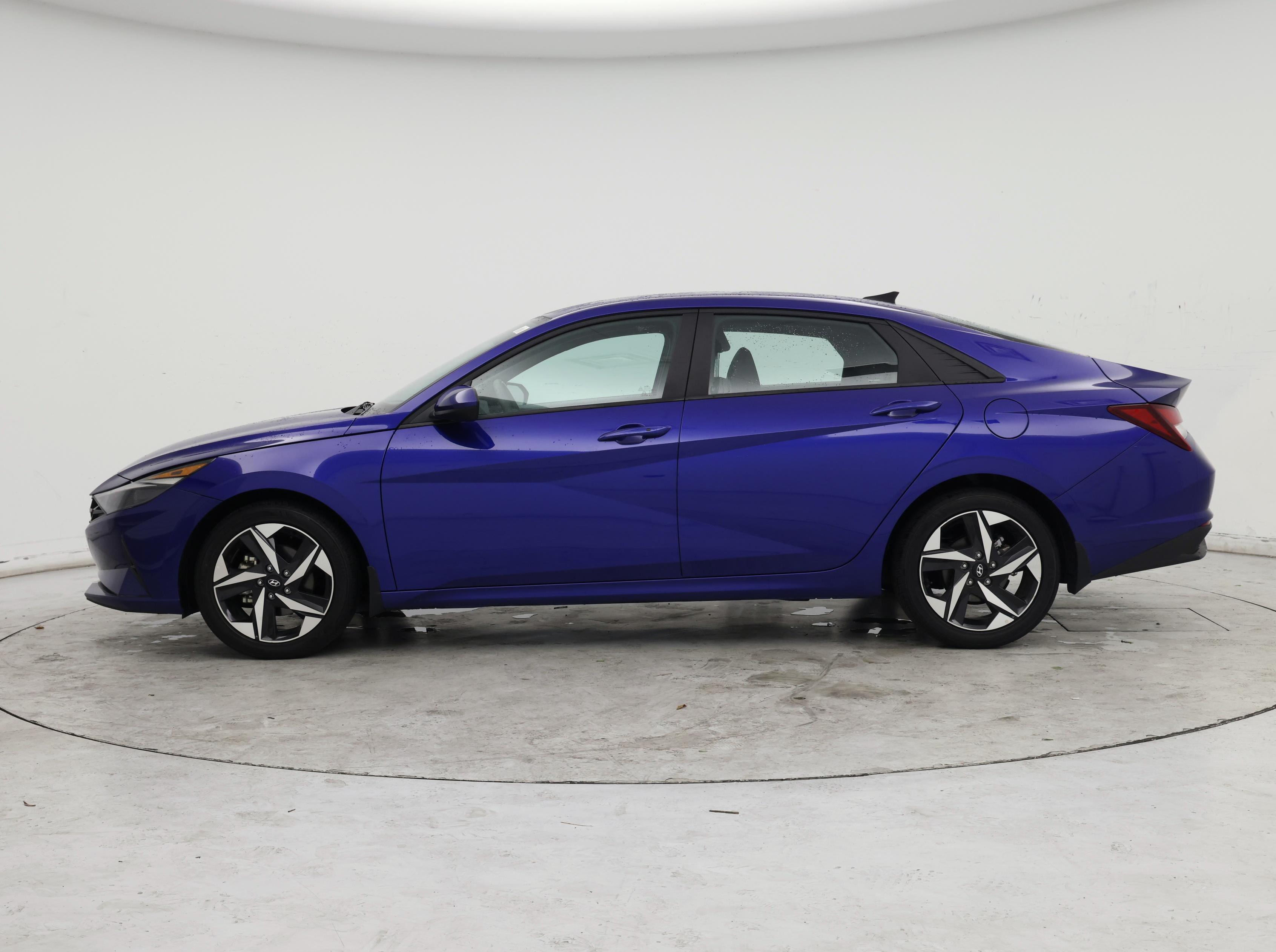 Thumbnail: 2023 Hyundai Elantra - 3