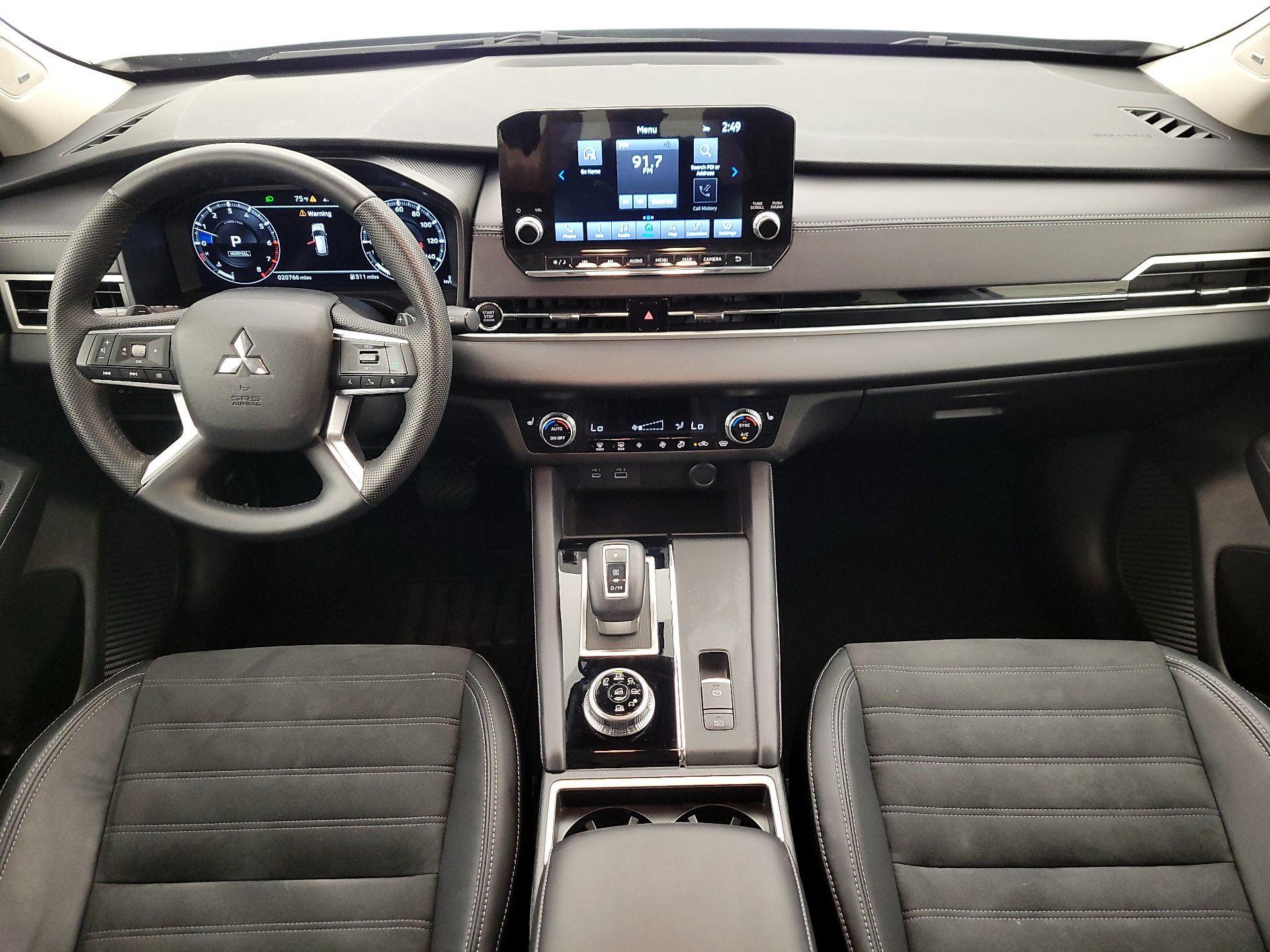 Thumbnail: 2023 Mitsubishi Outlander - 9