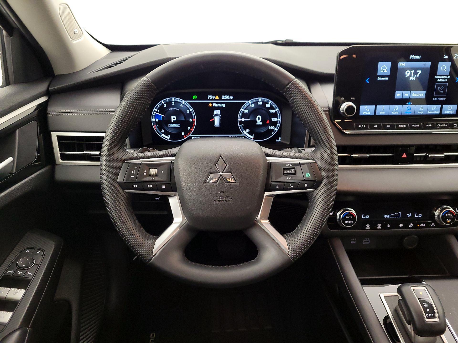 Thumbnail: 2023 Mitsubishi Outlander - 10