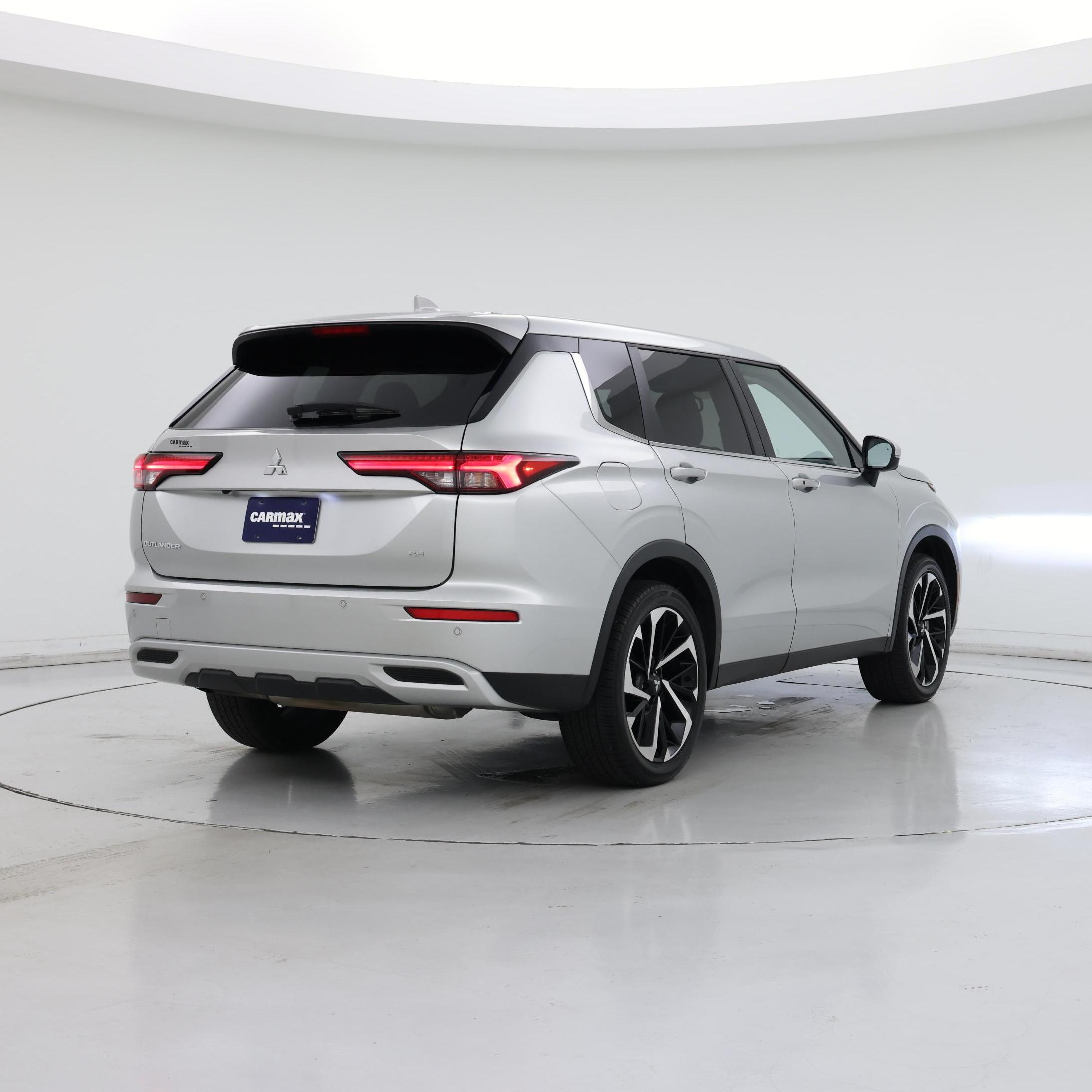Thumbnail: 2023 Mitsubishi Outlander - 8