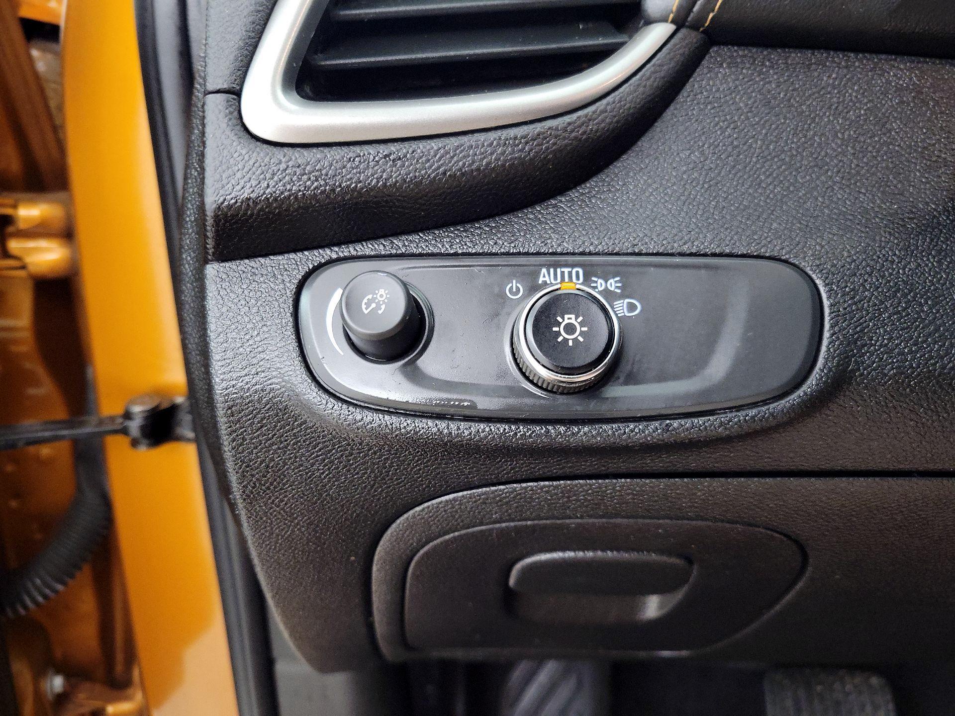 Thumbnail: 2017 Chevrolet Trax - 13