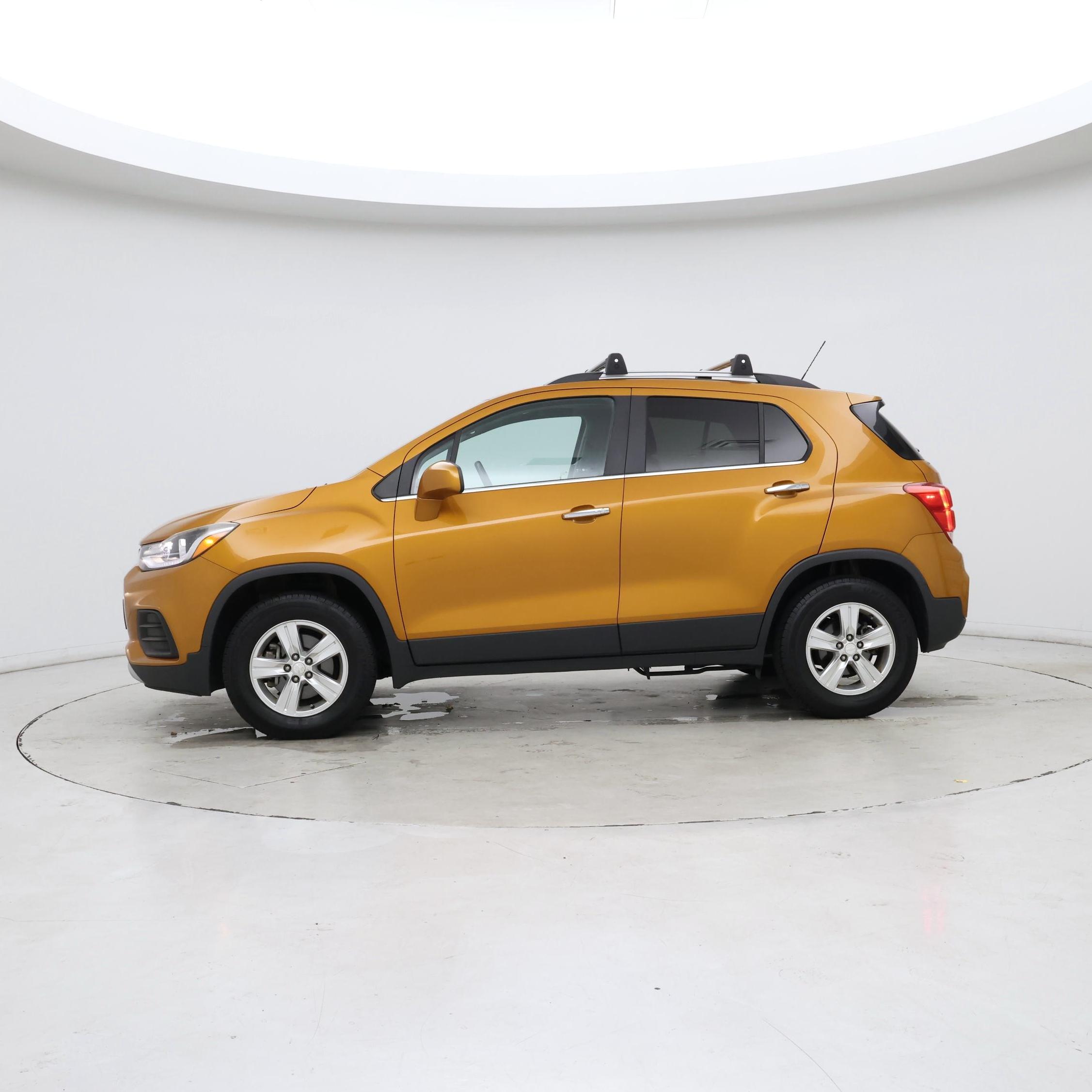 Thumbnail: 2017 Chevrolet Trax - 3