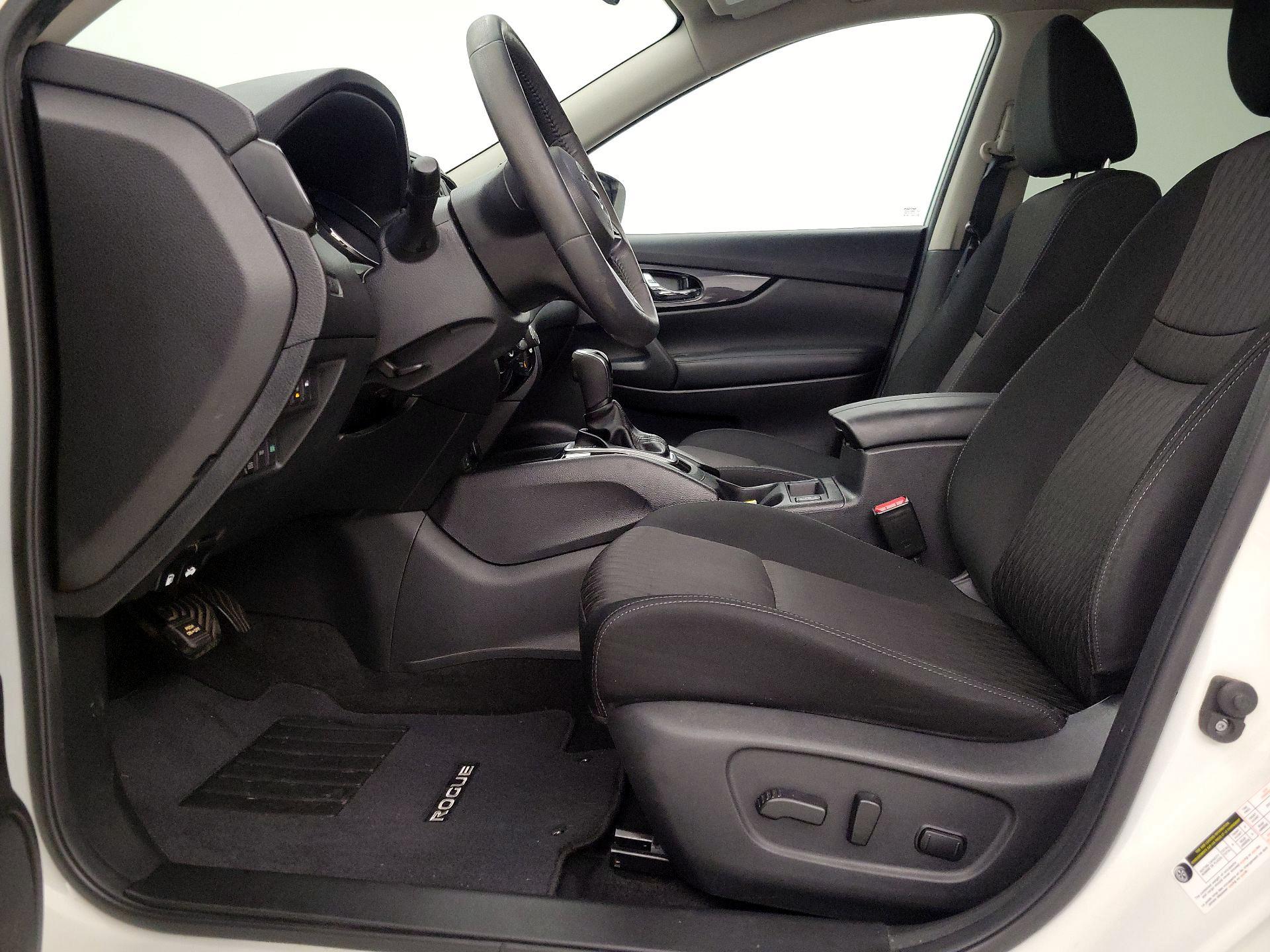 Thumbnail: 2017 Nissan Rogue - 11