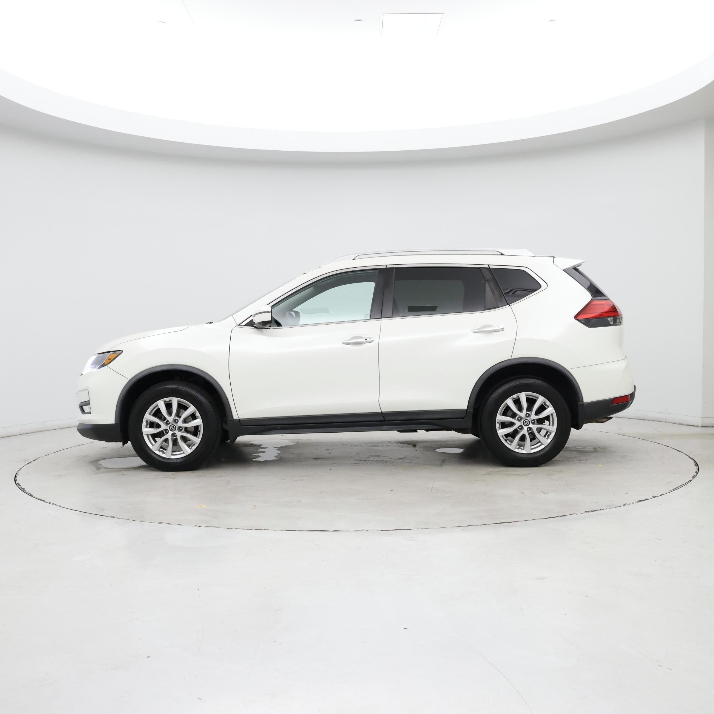 Thumbnail: 2017 Nissan Rogue - 3