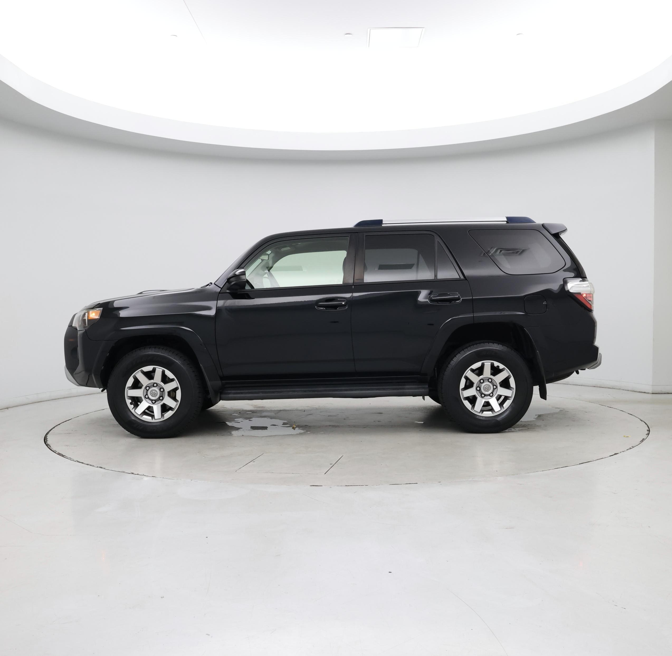 Thumbnail: 2016 Toyota 4Runner - 3