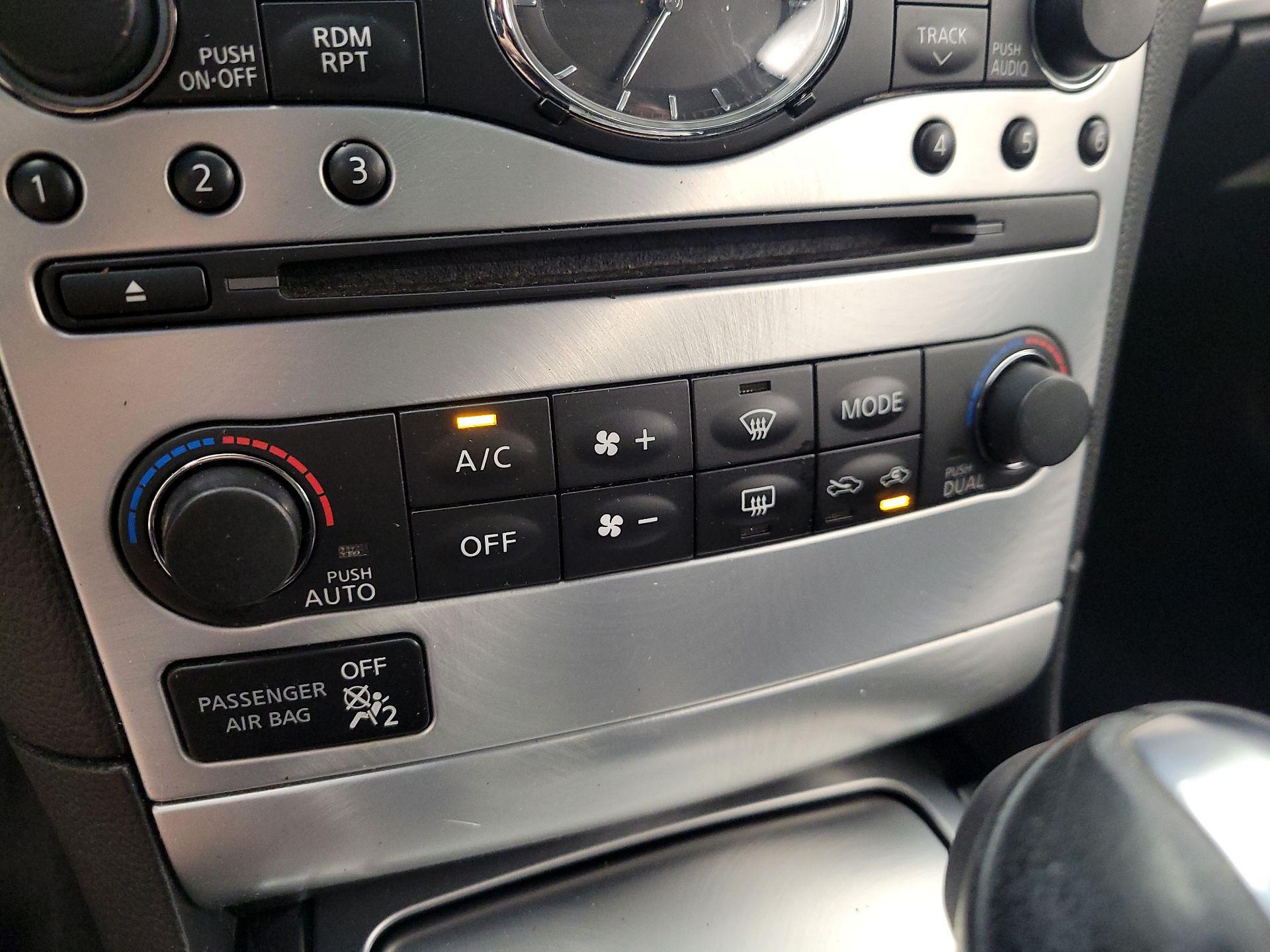 Thumbnail: 2015 INFINITI Q60 - 16