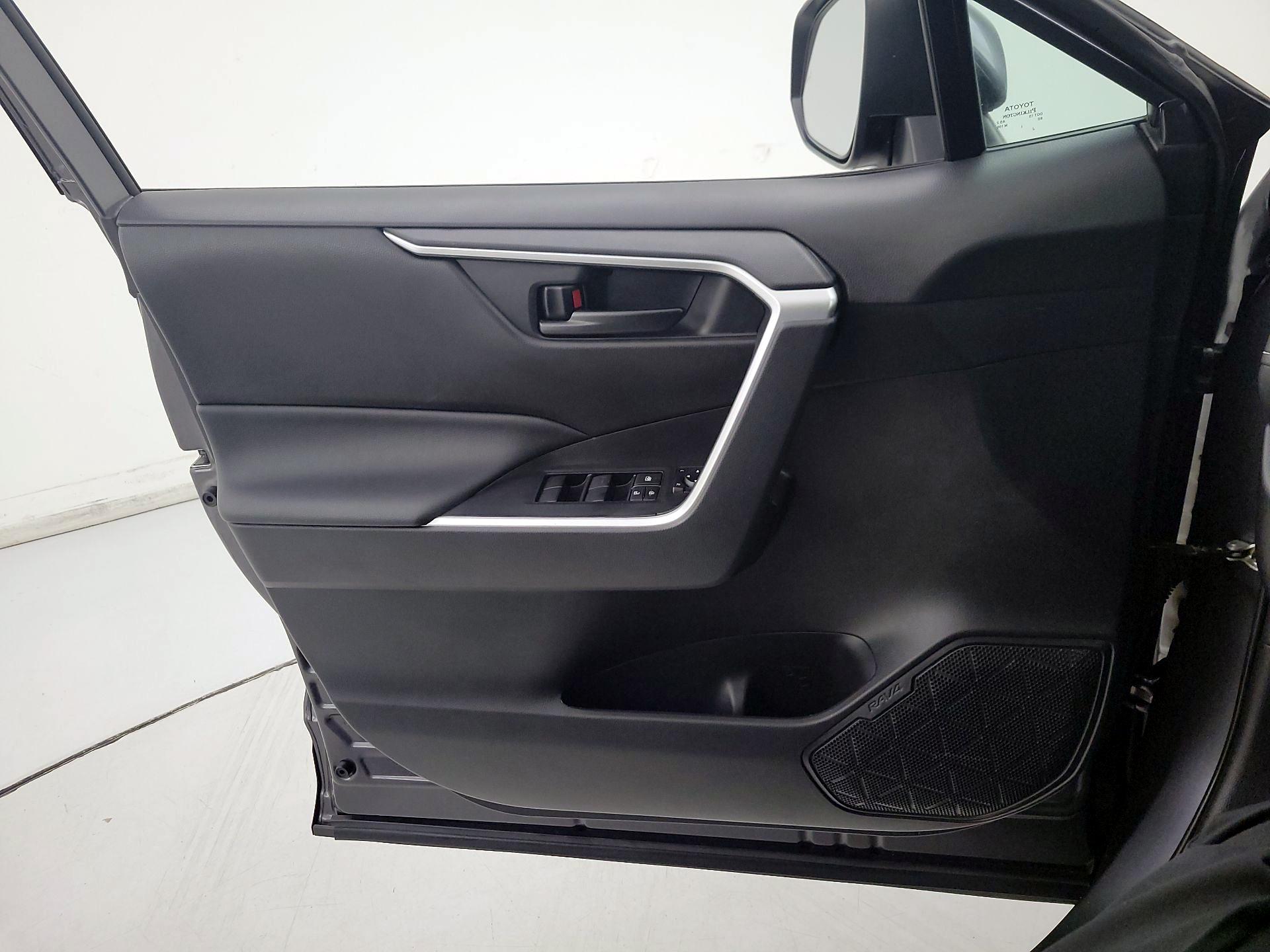 Thumbnail: 2021 Toyota RAV4 - 12