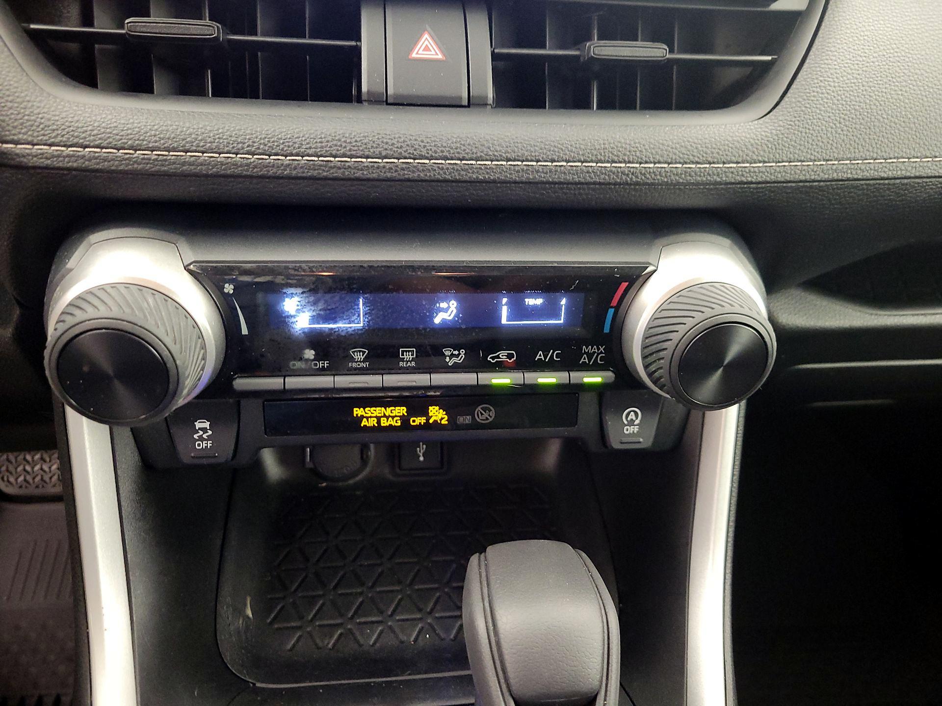 Thumbnail: 2021 Toyota RAV4 - 16