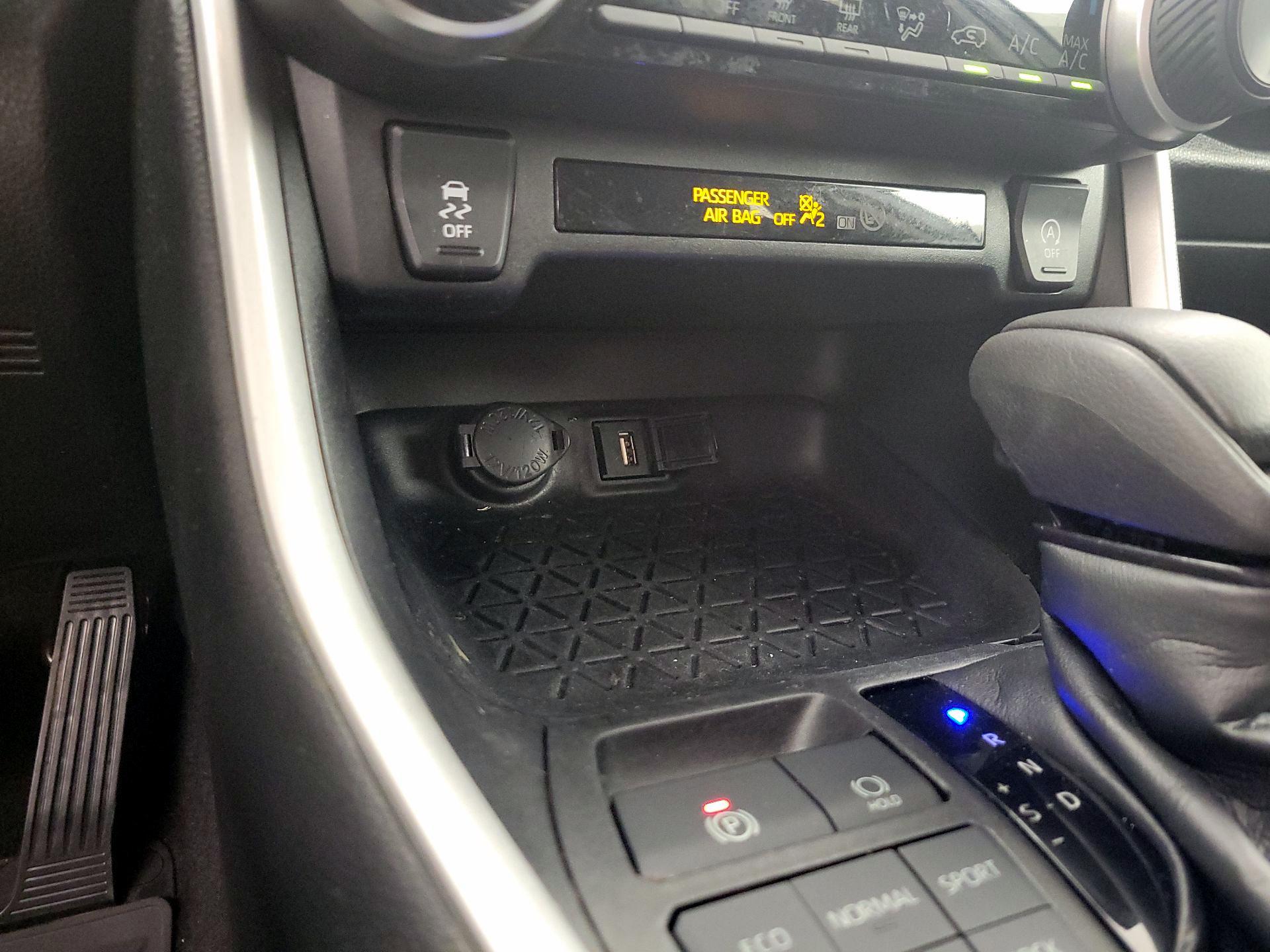 Thumbnail: 2021 Toyota RAV4 - 18