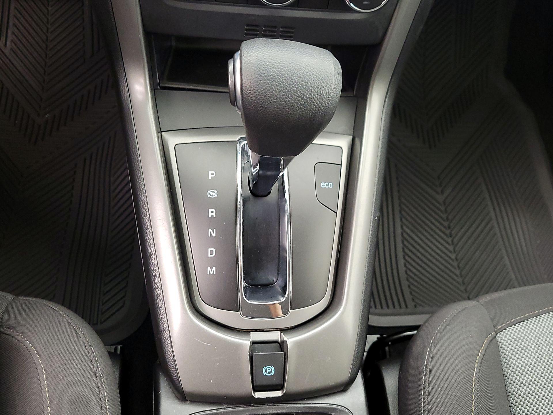 Thumbnail: 2013 Chevrolet Captiva Sport - 16
