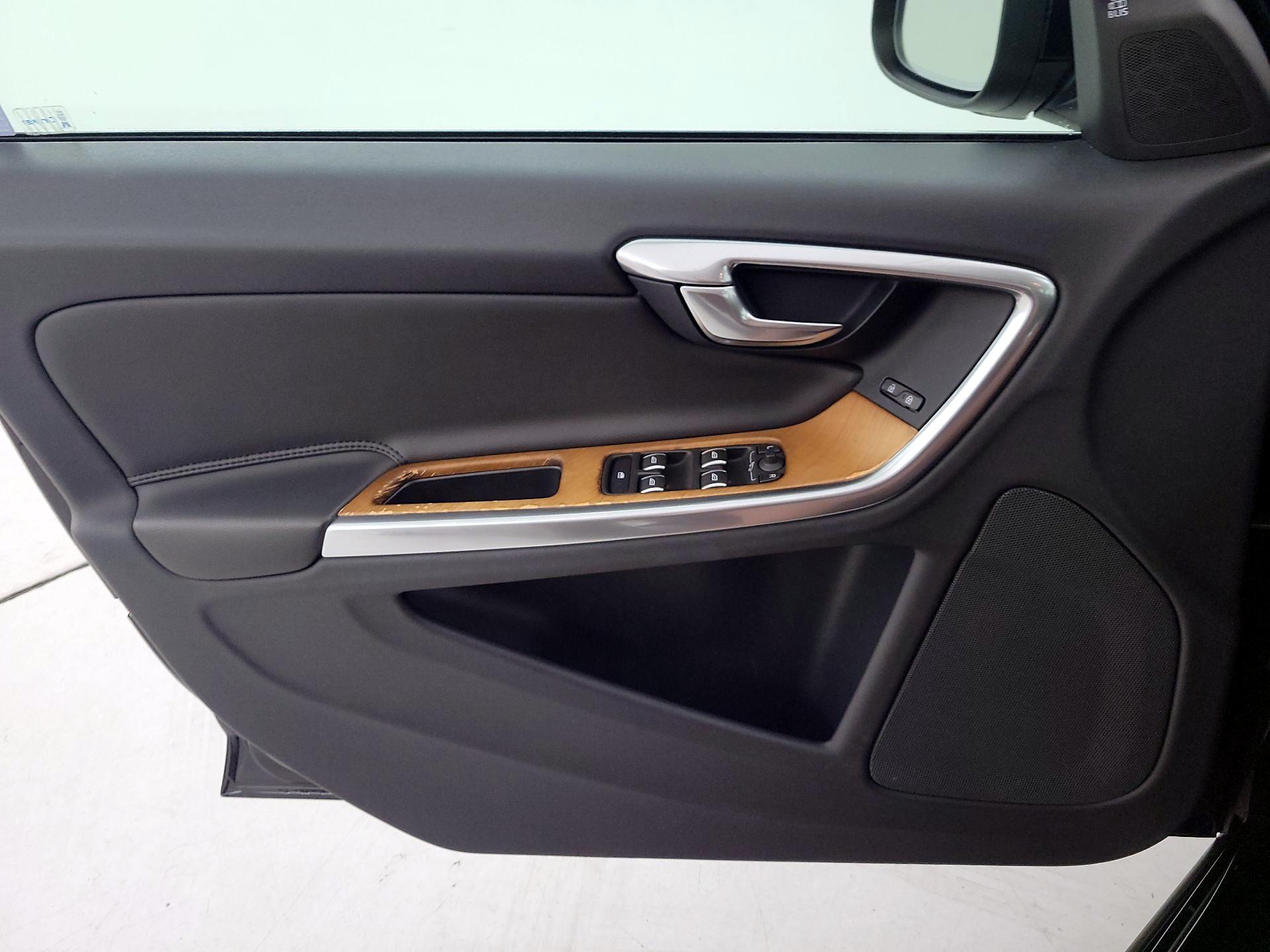 Thumbnail: 2018 Volvo S60 - 12