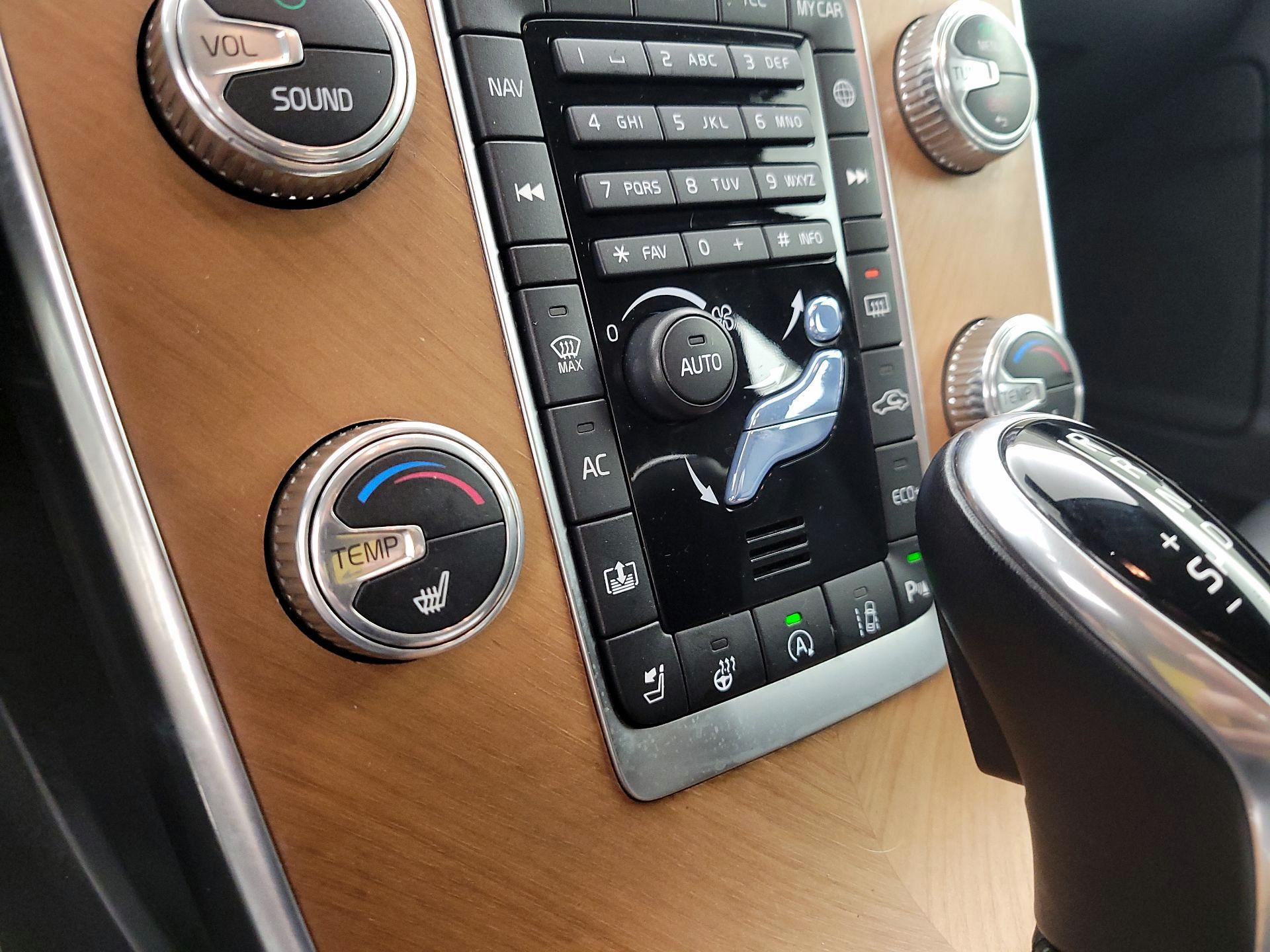 Thumbnail: 2018 Volvo S60 - 16
