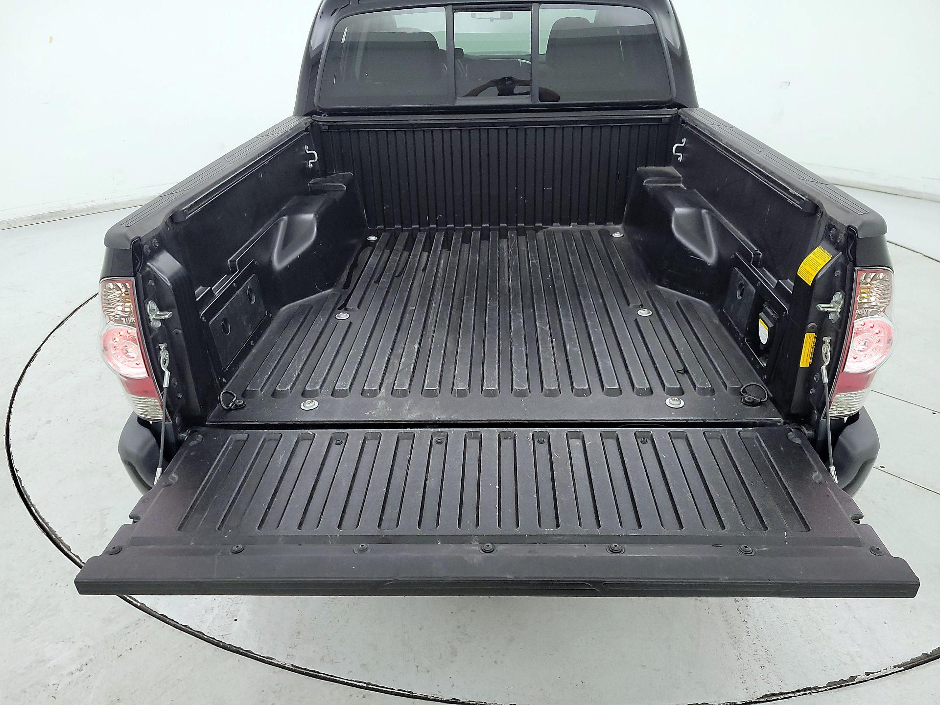 Thumbnail: 2015 Toyota Tacoma - 20