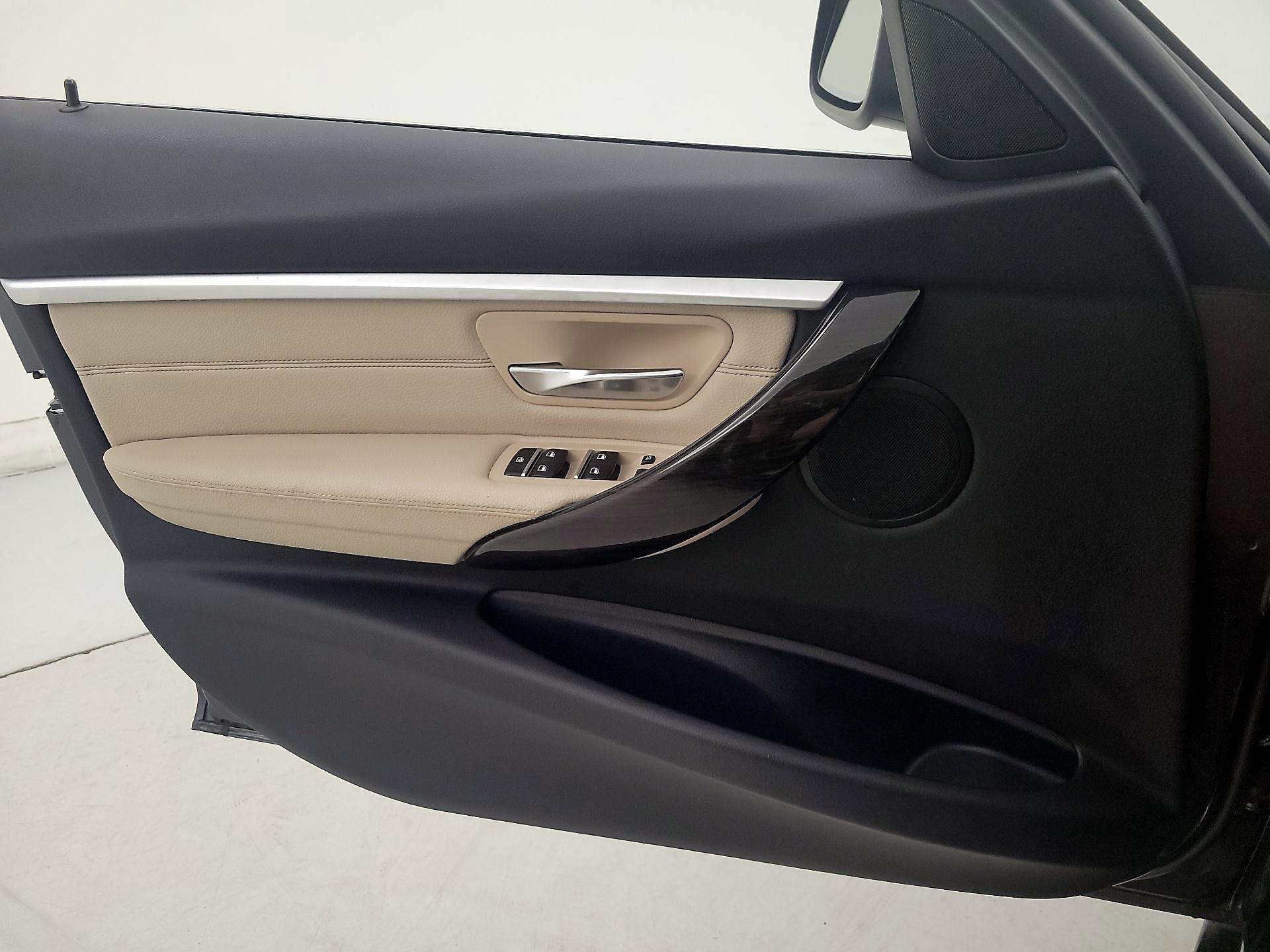 Thumbnail: 2017 BMW 3 Series - 12