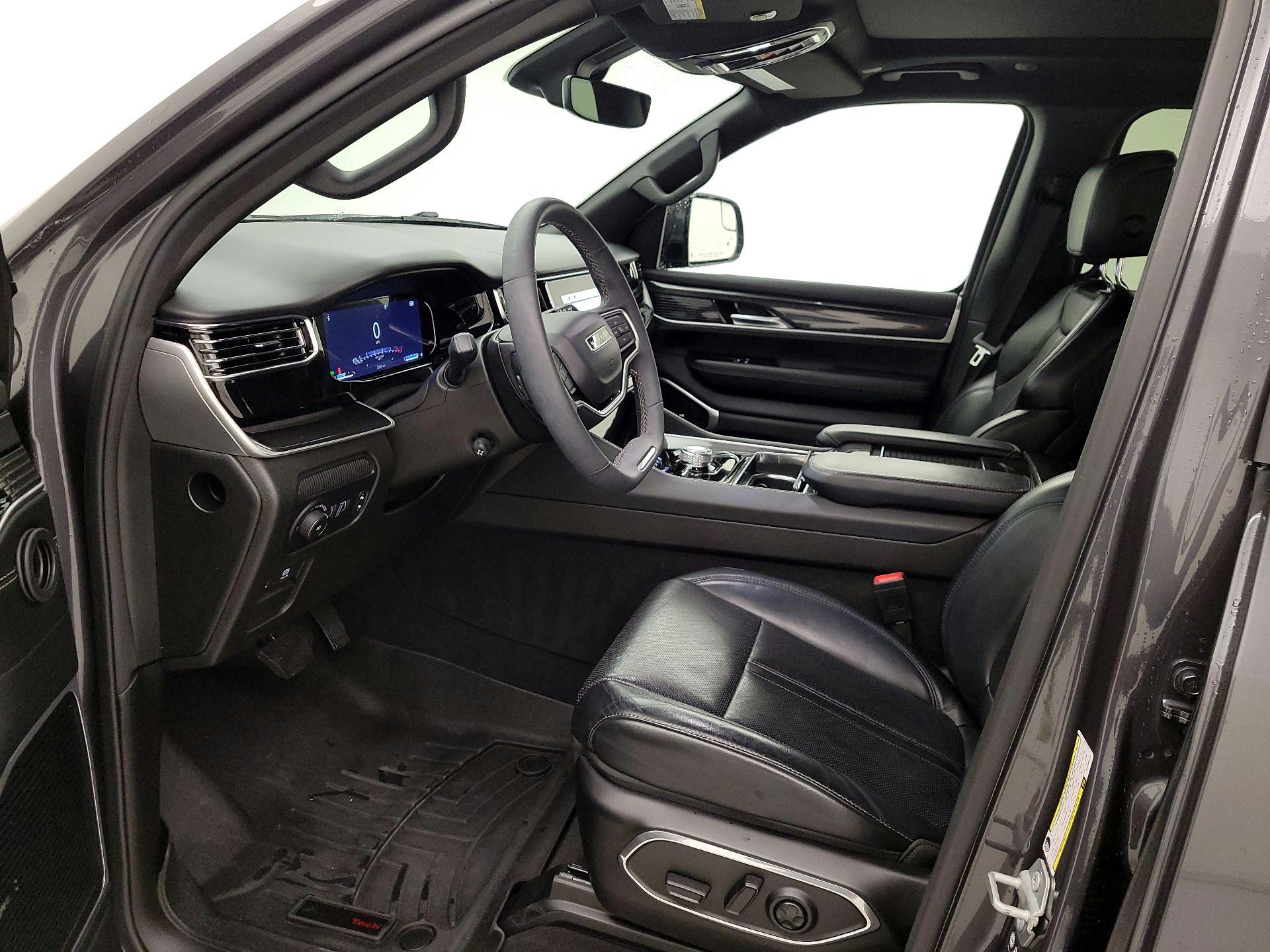 Thumbnail: 2022 Jeep Wagoneer - 11