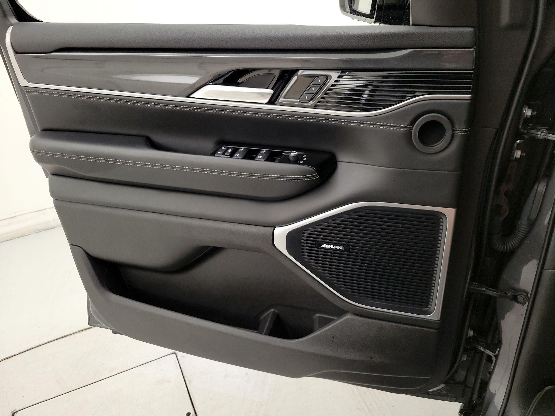 Thumbnail: 2022 Jeep Wagoneer - 12