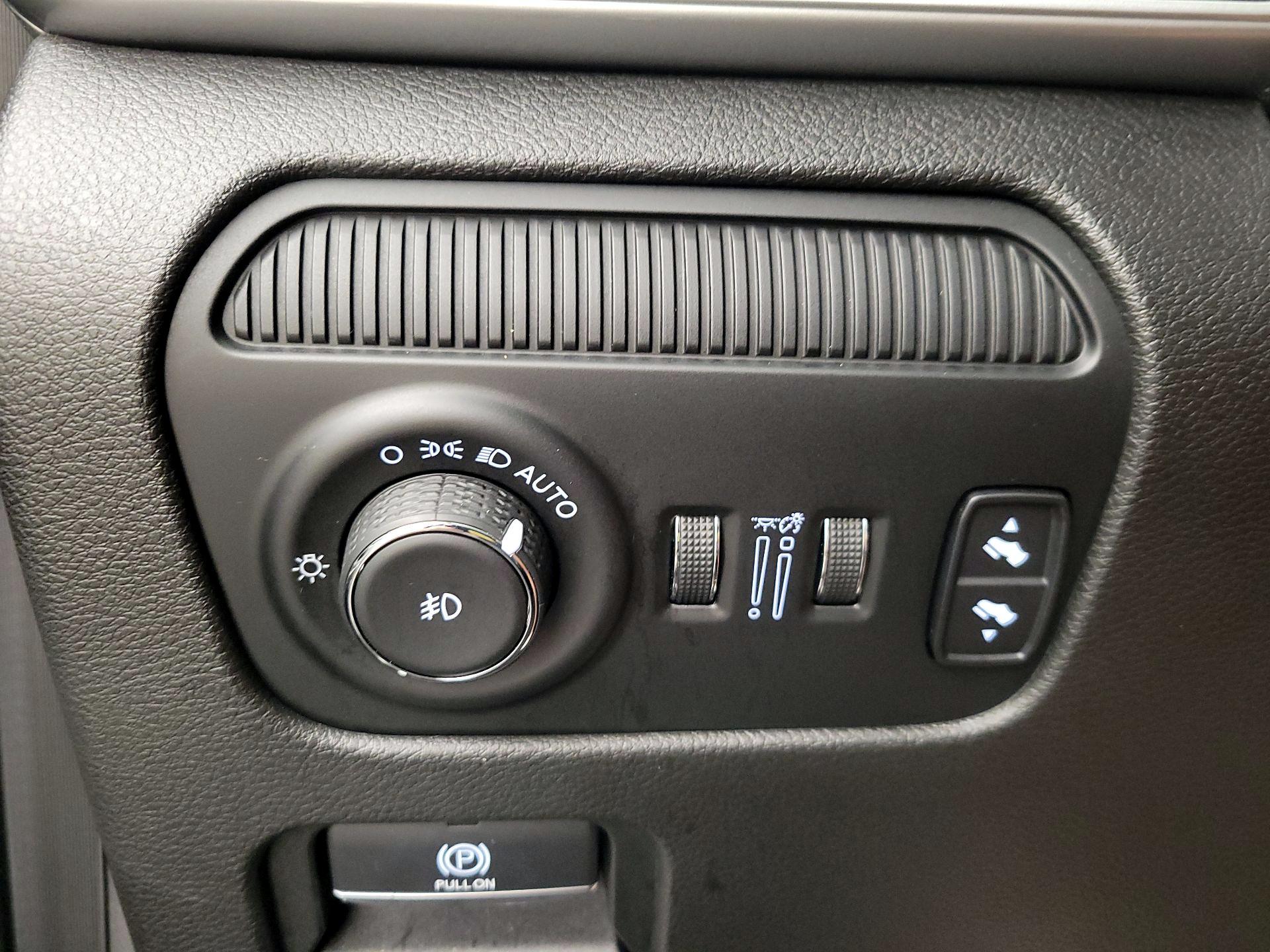 Thumbnail: 2022 Jeep Wagoneer - 13