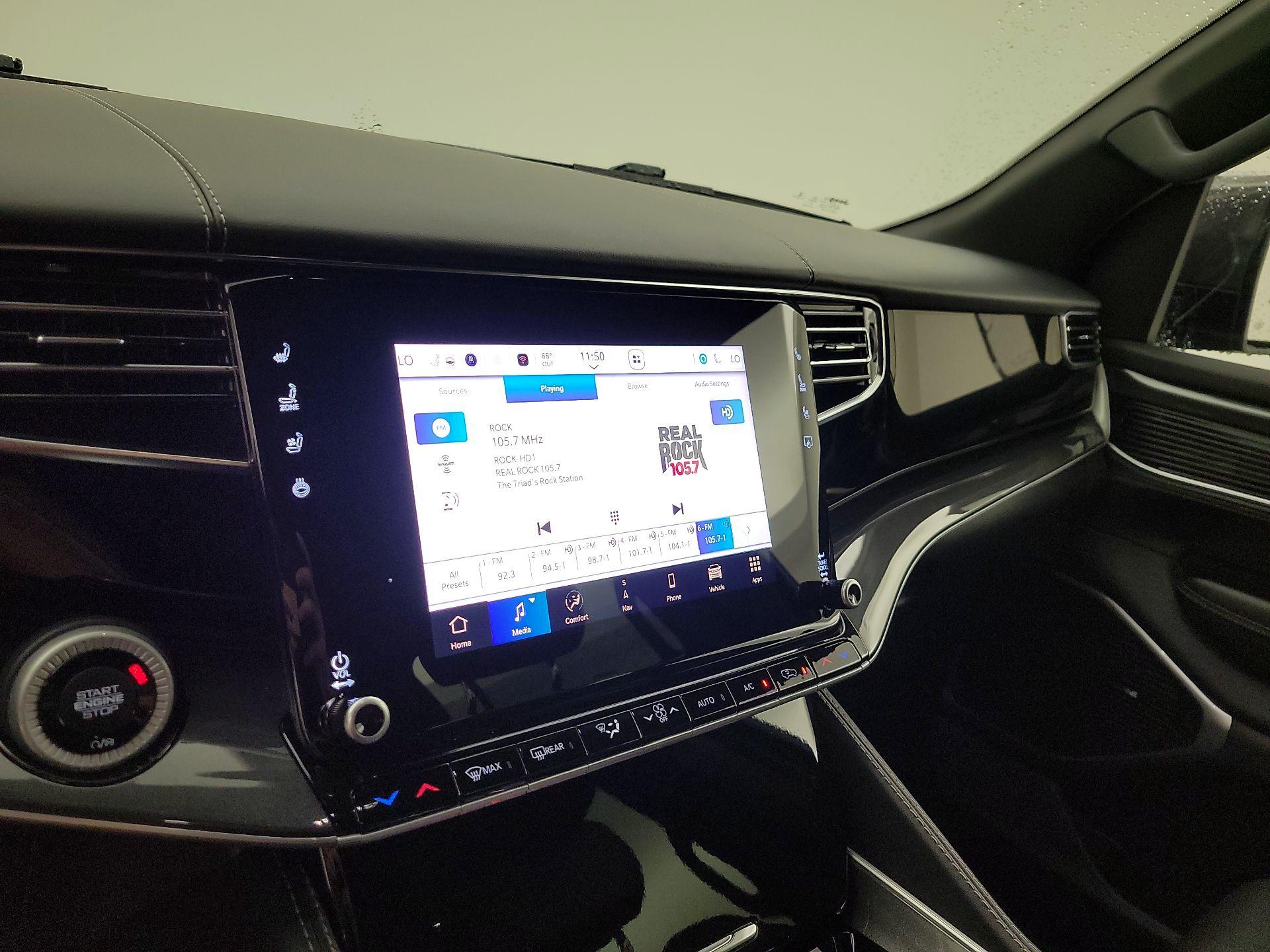 Thumbnail: 2022 Jeep Wagoneer - 16