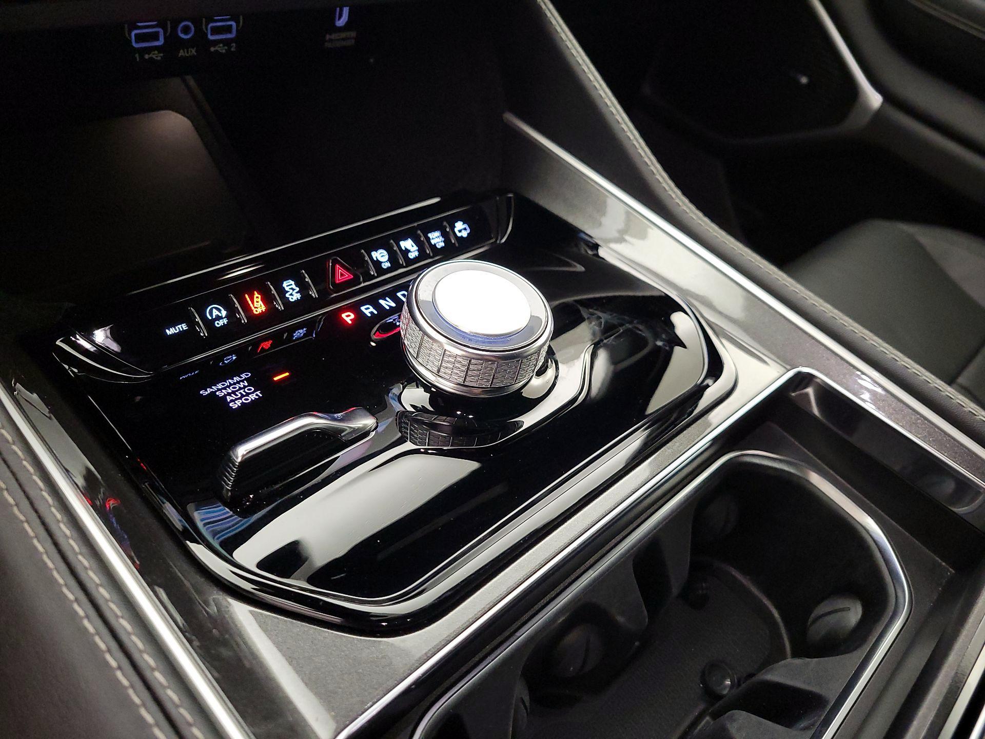 Thumbnail: 2022 Jeep Wagoneer - 18