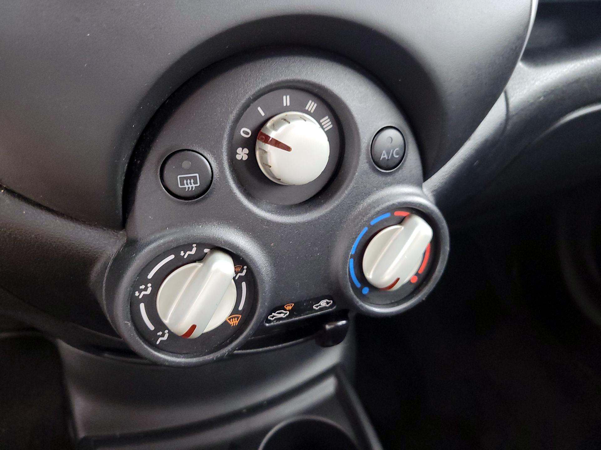Thumbnail: 2014 Nissan Versa Note - 15